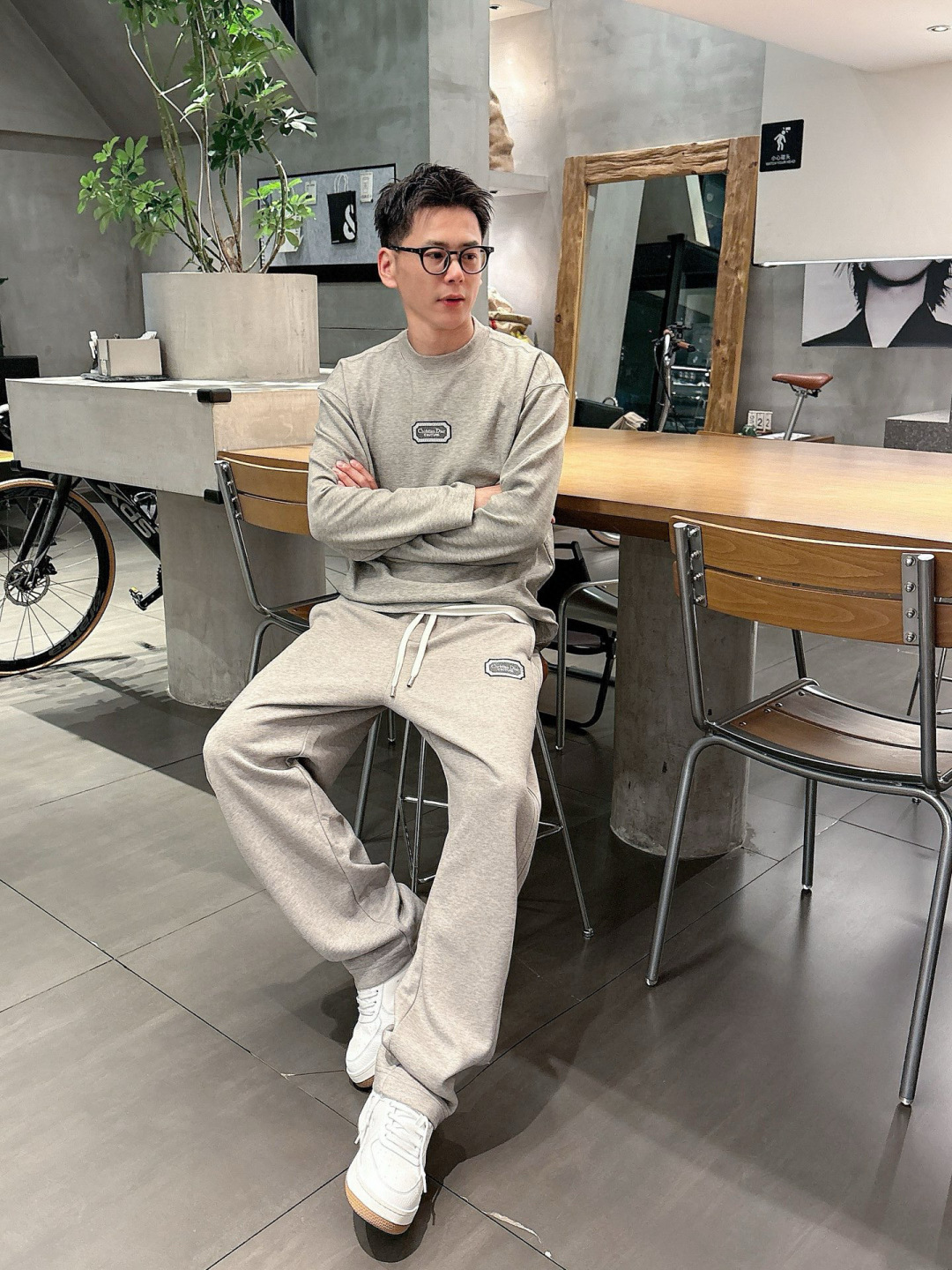 迪家🔥新款美式高级感直筒宽松阔腿直筒裤🔥侧边多道压线剪裁，加上特殊的面料，尽显品质感 高级感，超级舒适透