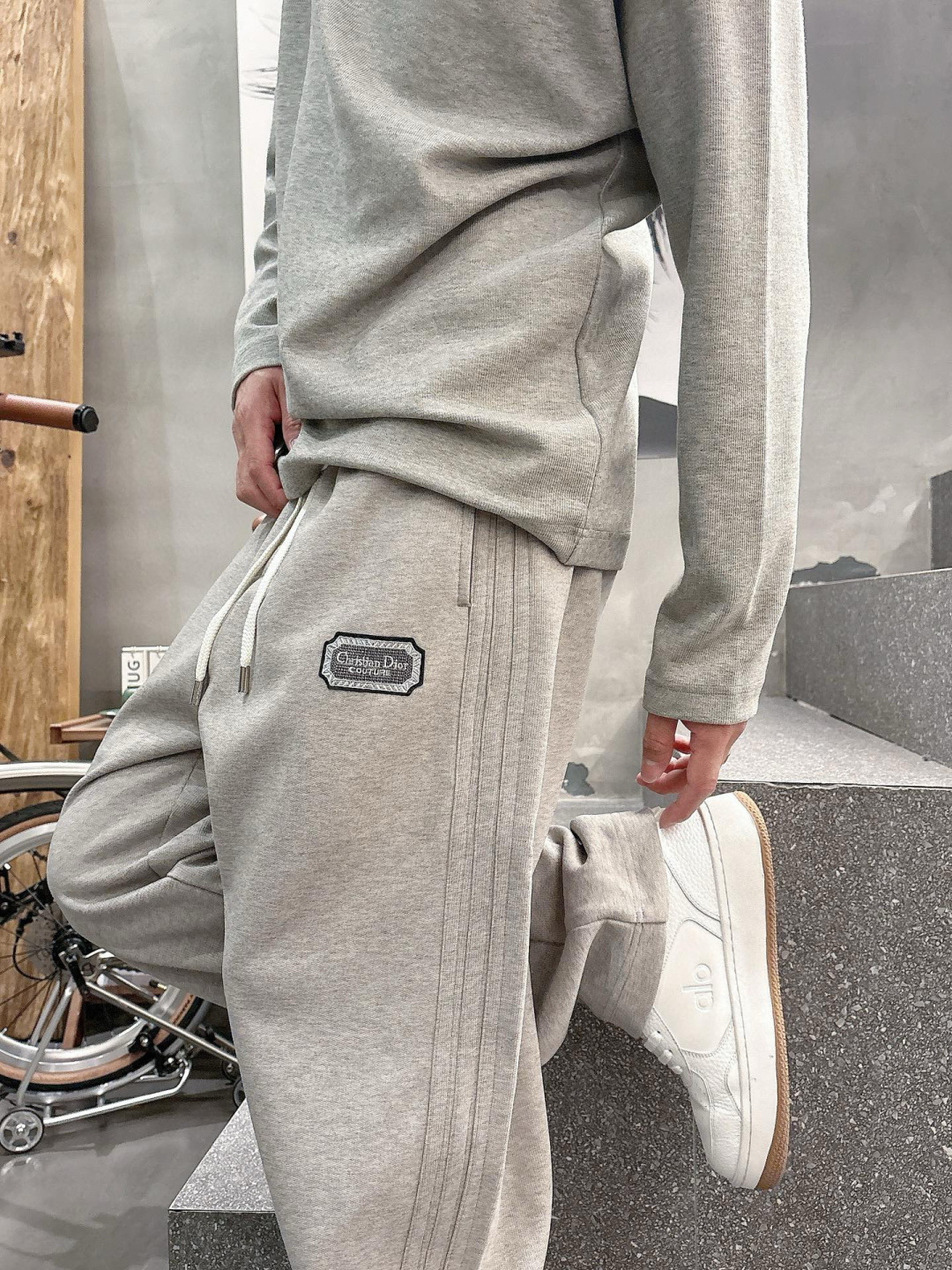 迪家🔥新款美式高级感直筒宽松阔腿直筒裤🔥侧边多道压线剪裁，加上特殊的面料，尽显品质感 高级感，超级舒适透