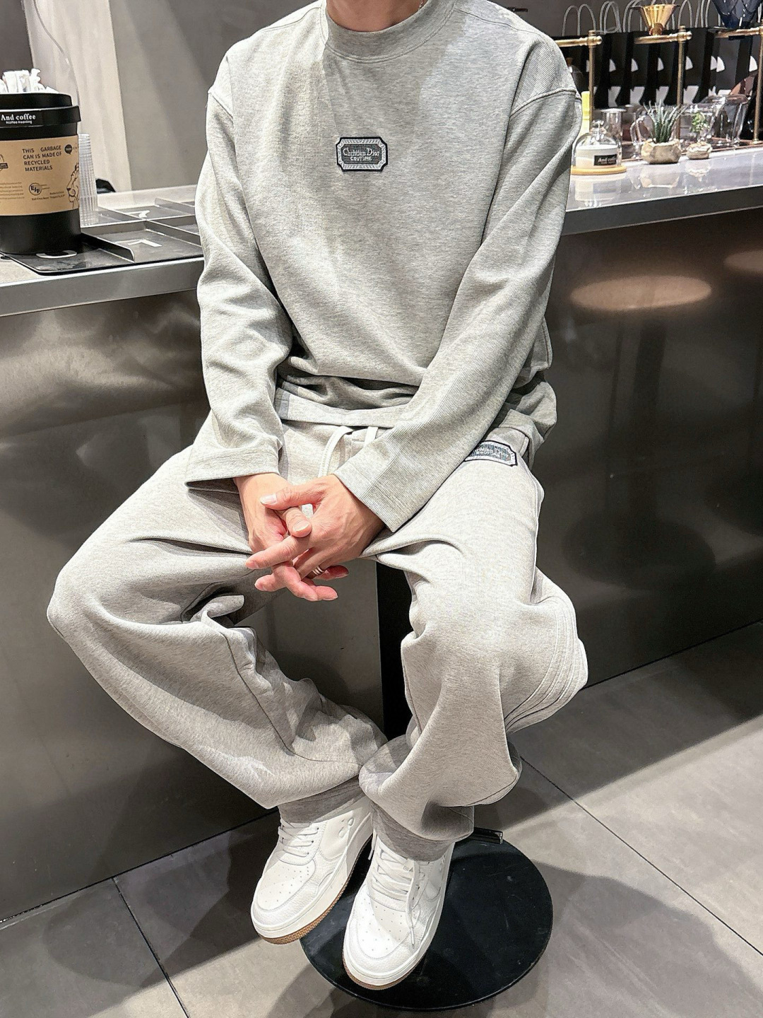 迪家🔥新款美式高级感直筒宽松阔腿直筒裤🔥侧边多道压线剪裁，加上特殊的面料，尽显品质感 高级感，超级舒适透