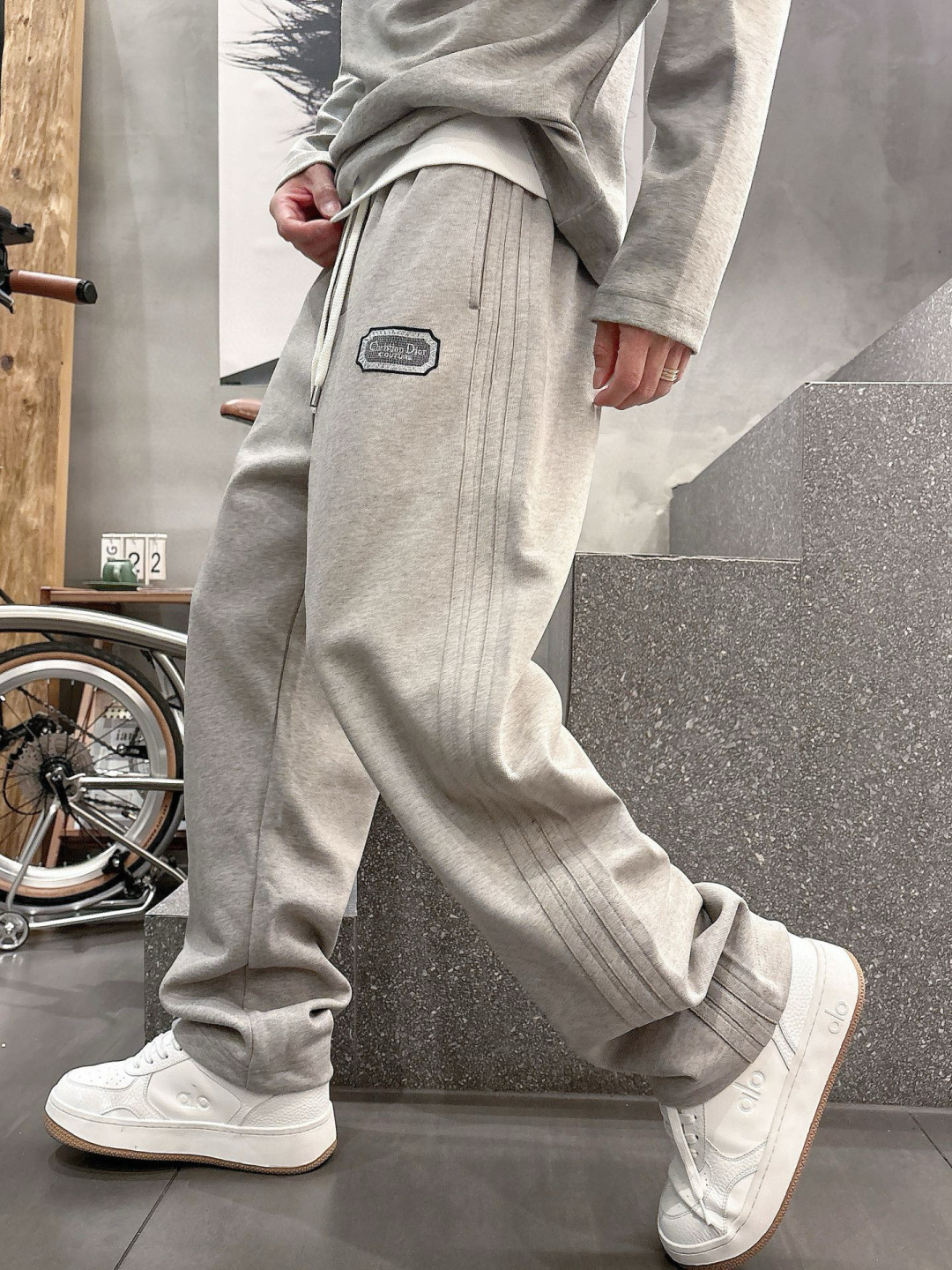 迪家🔥新款美式高级感直筒宽松阔腿直筒裤🔥侧边多道压线剪裁，加上特殊的面料，尽显品质感 高级感，超级舒适透