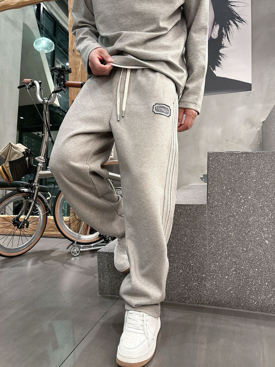 迪家🔥新款美式高级感直筒宽松阔腿直筒裤🔥侧边多道压线剪裁，加上特殊的面料，尽显品质感 高级感，超级舒适透