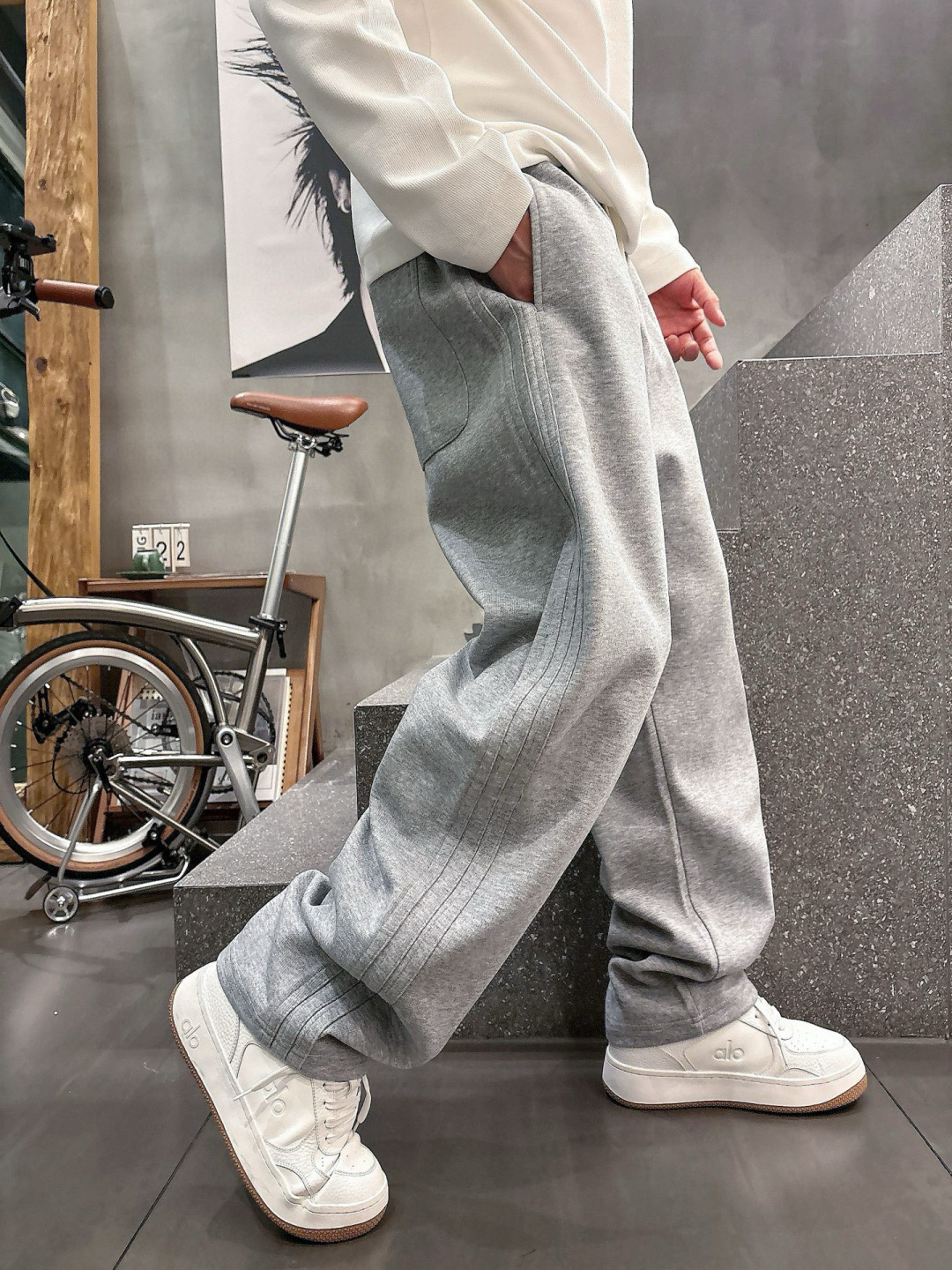 迪家🔥新款美式高级感直筒宽松阔腿直筒裤🔥侧边多道压线剪裁，加上特殊的面料，尽显品质感 高级感，超级舒适透