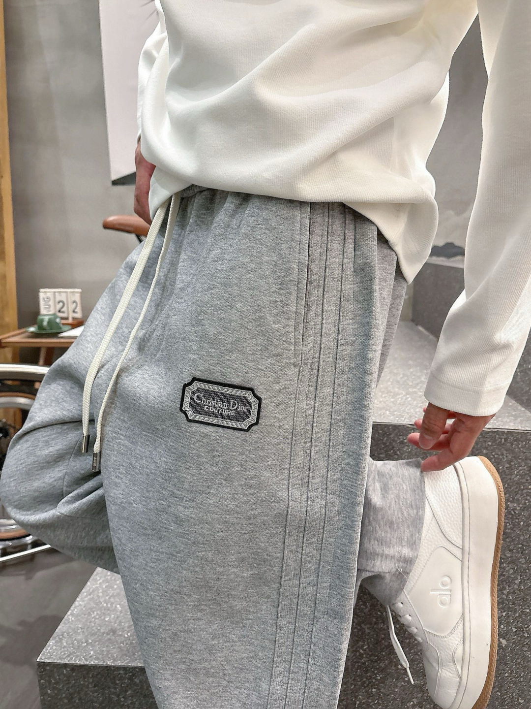 迪家🔥新款美式高级感直筒宽松阔腿直筒裤🔥侧边多道压线剪裁，加上特殊的面料，尽显品质感 高级感，超级舒适透