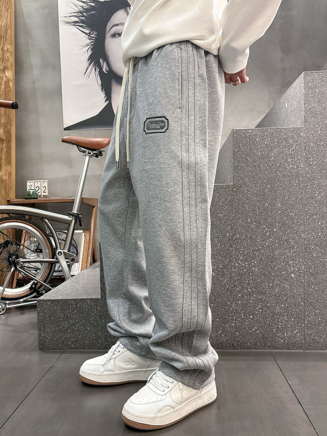 迪家🔥新款美式高级感直筒宽松阔腿直筒裤🔥侧边多道压线剪裁，加上特殊的面料，尽显品质感 高级感，超级舒适透