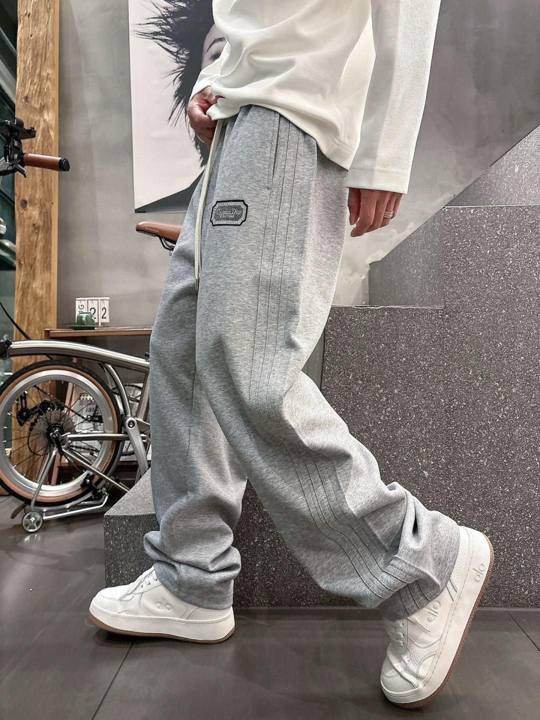 迪家🔥新款美式高级感直筒宽松阔腿直筒裤🔥侧边多道压线剪裁，加上特殊的面料，尽显品质感 高级感，超级舒适透