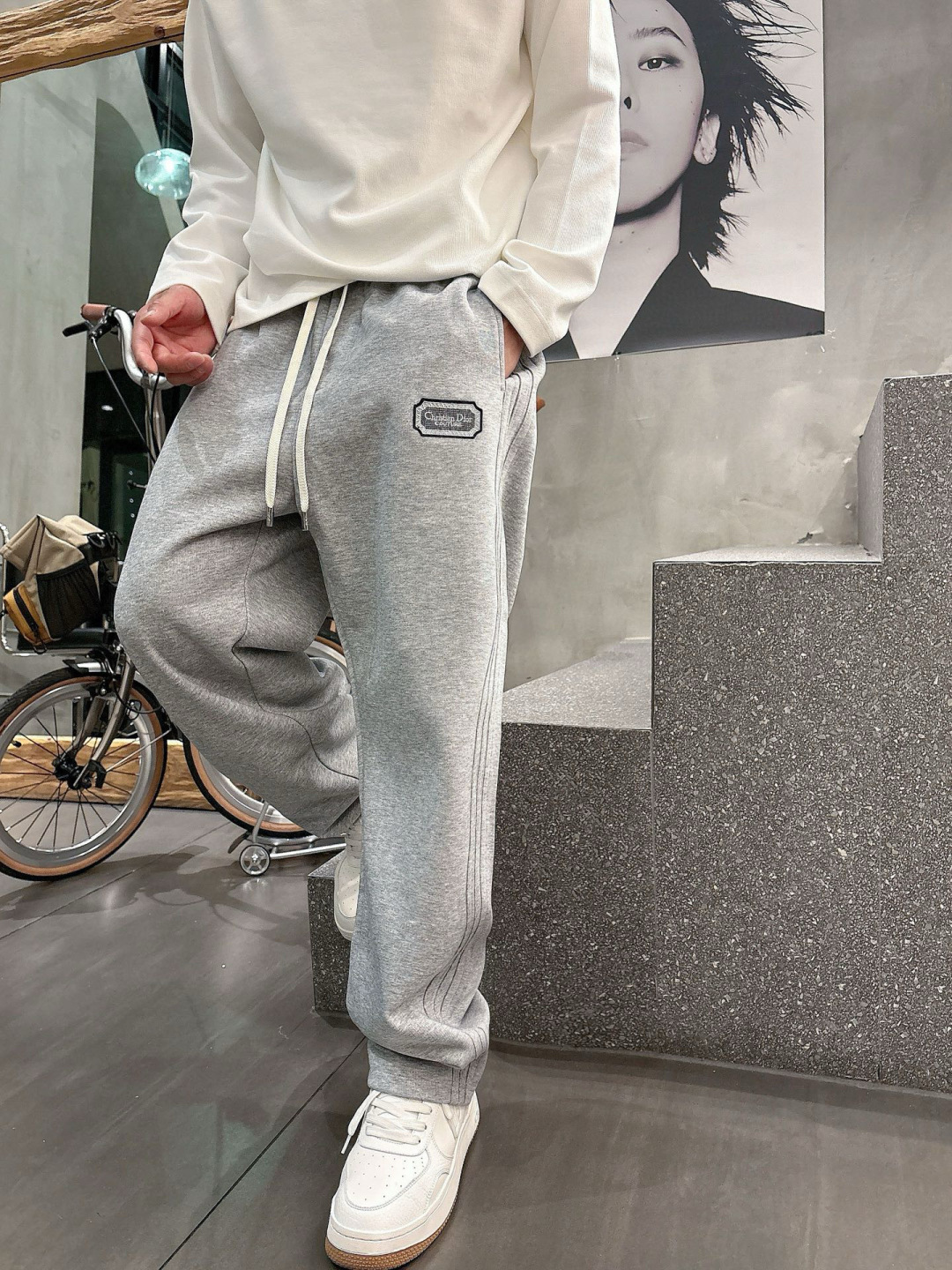 迪家🔥新款美式高级感直筒宽松阔腿直筒裤🔥侧边多道压线剪裁，加上特殊的面料，尽显品质感 高级感，超级舒适透