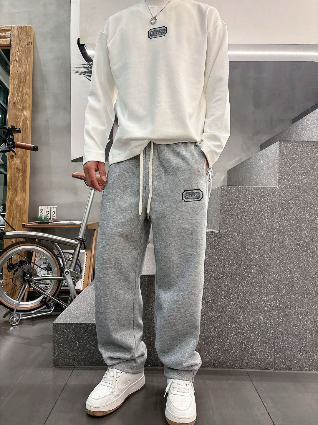 迪家🔥新款美式高级感直筒宽松阔腿直筒裤🔥侧边多道压线剪裁，加上特殊的面料，尽显品质感 高级感，超级舒适透