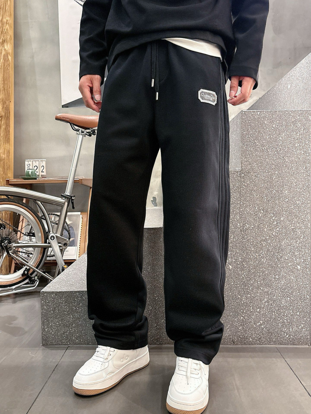 迪家🔥新款美式高级感直筒宽松阔腿直筒裤🔥侧边多道压线剪裁，加上特殊的面料，尽显品质感 高级感，超级舒适透