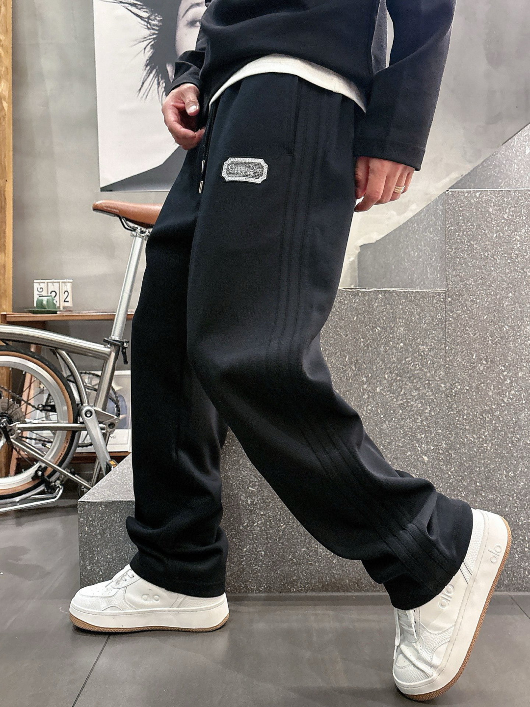 迪家🔥新款美式高级感直筒宽松阔腿直筒裤🔥侧边多道压线剪裁，加上特殊的面料，尽显品质感 高级感，超级舒适透