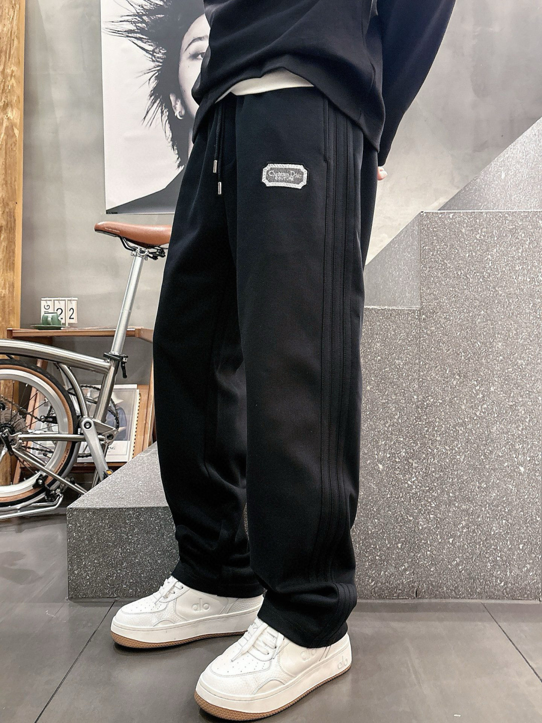 迪家🔥新款美式高级感直筒宽松阔腿直筒裤🔥侧边多道压线剪裁，加上特殊的面料，尽显品质感 高级感，超级舒适透