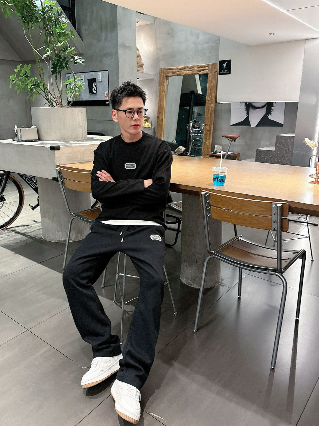 迪家🔥新款美式高级感直筒宽松阔腿直筒裤🔥侧边多道压线剪裁，加上特殊的面料，尽显品质感 高级感，超级舒适透