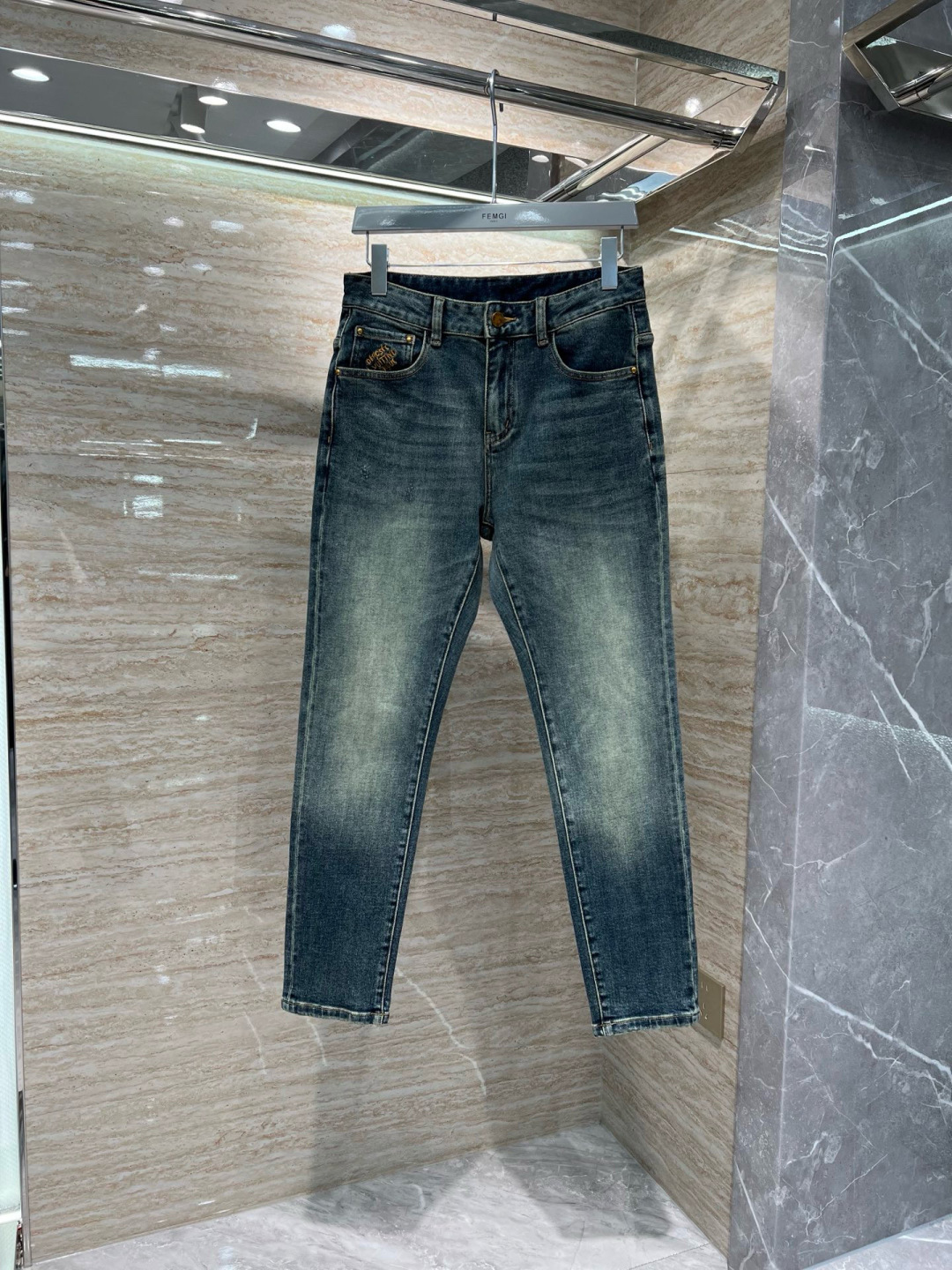 驴家牛仔裤𝟐𝟎𝟐𝟓秋冬上新现货供应 高端精梳棉面料 纳米洗洗𝟓𝟎𝟐𝟗# 兰牛 码数: 𝟐𝟗-𝟑𝟖