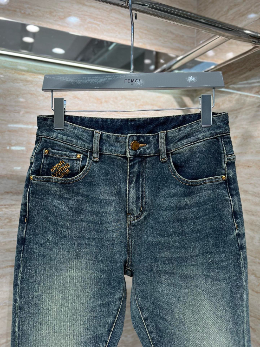 驴家牛仔裤𝟐𝟎𝟐𝟓秋冬上新现货供应 高端精梳棉面料 纳米洗洗𝟓𝟎𝟐𝟗# 兰牛 码数: 𝟐𝟗-𝟑𝟖