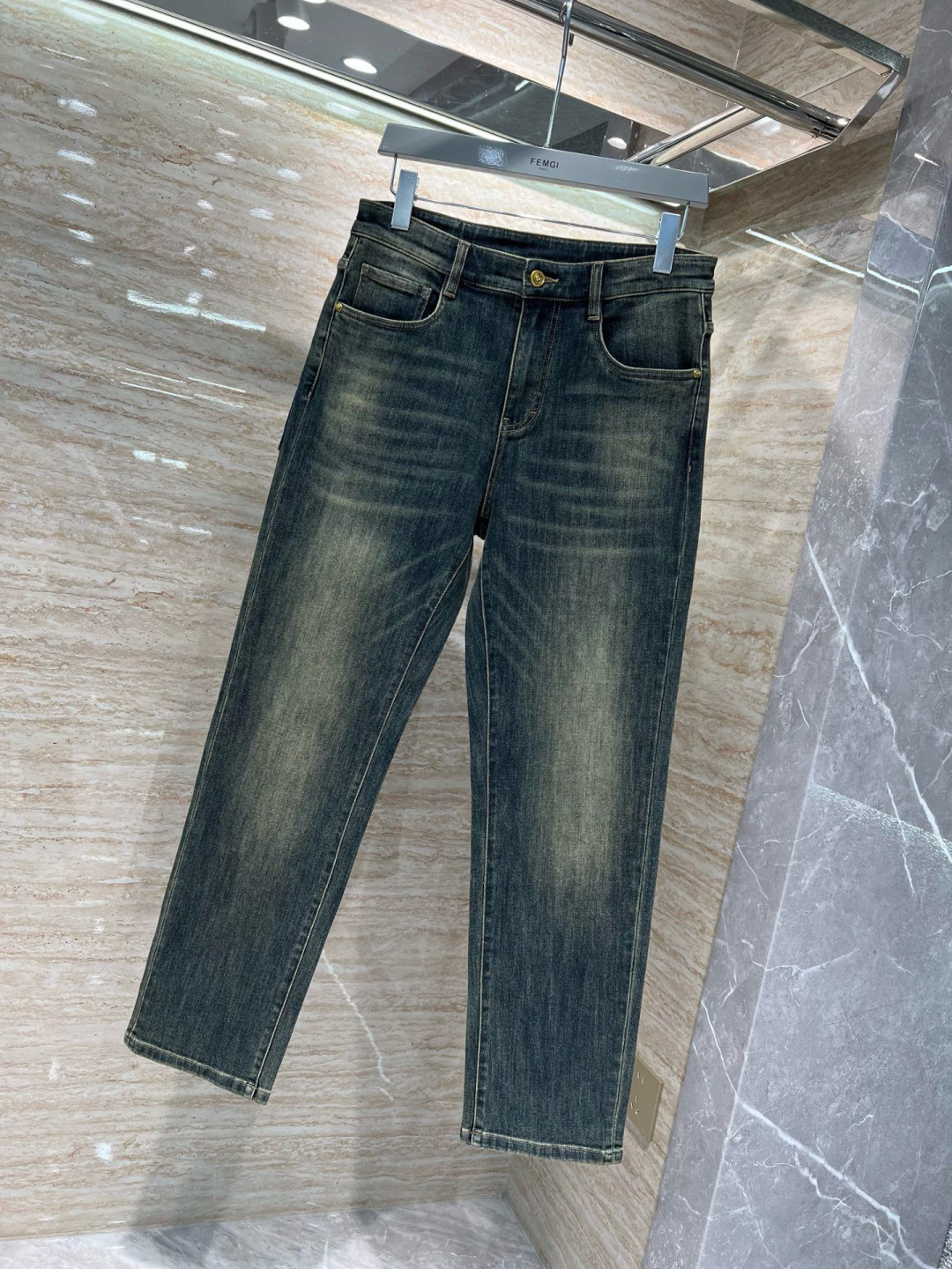 FD牛仔裤𝟐𝟎𝟐𝟓秋冬上新现货供应 高端精梳棉面料 纳米洗水𝟗𝟎𝟏𝟖𝟑# 直筒微阔牛仔 码数: 𝟐𝟗-𝟑