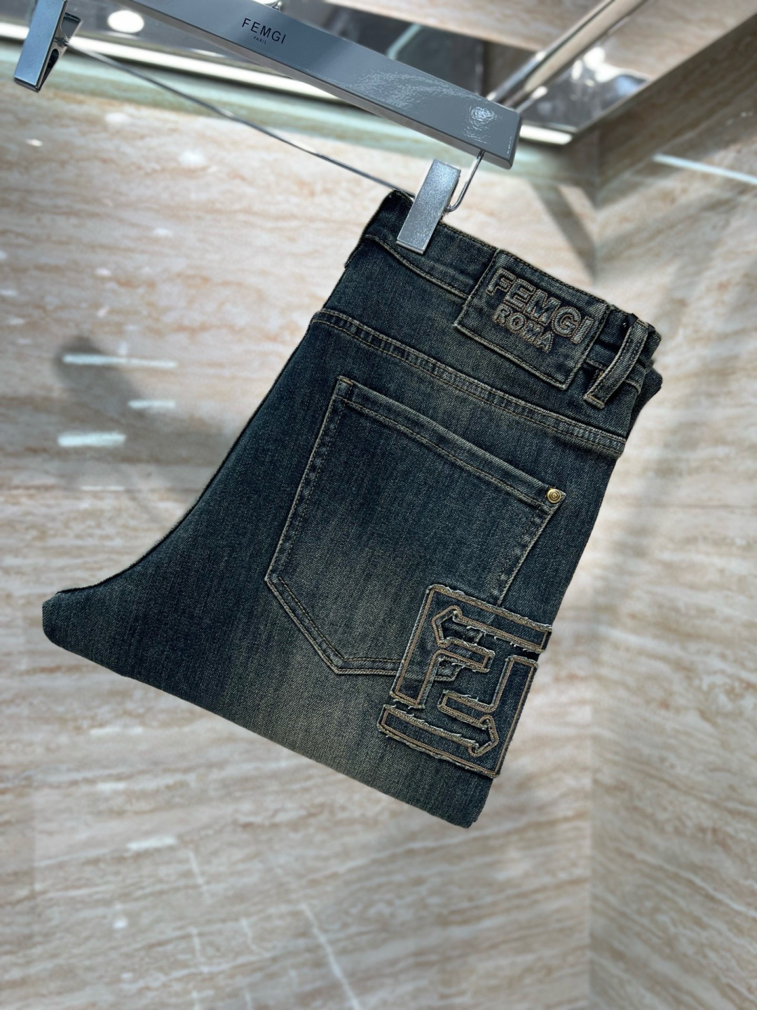 FD牛仔裤𝟐𝟎𝟐𝟓秋冬上新现货供应 高端精梳棉面料 纳米洗水𝟗𝟎𝟏𝟖𝟑# 直筒微阔牛仔 码数: 𝟐𝟗-𝟑