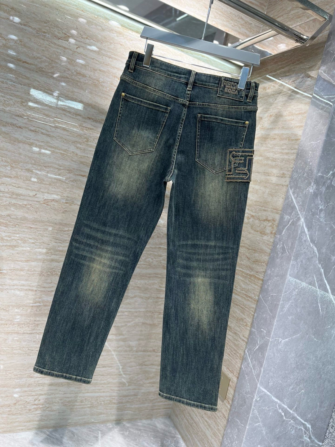 FD牛仔裤𝟐𝟎𝟐𝟓秋冬上新现货供应 高端精梳棉面料 纳米洗水𝟗𝟎𝟏𝟖𝟑# 直筒微阔牛仔 码数: 𝟐𝟗-𝟑