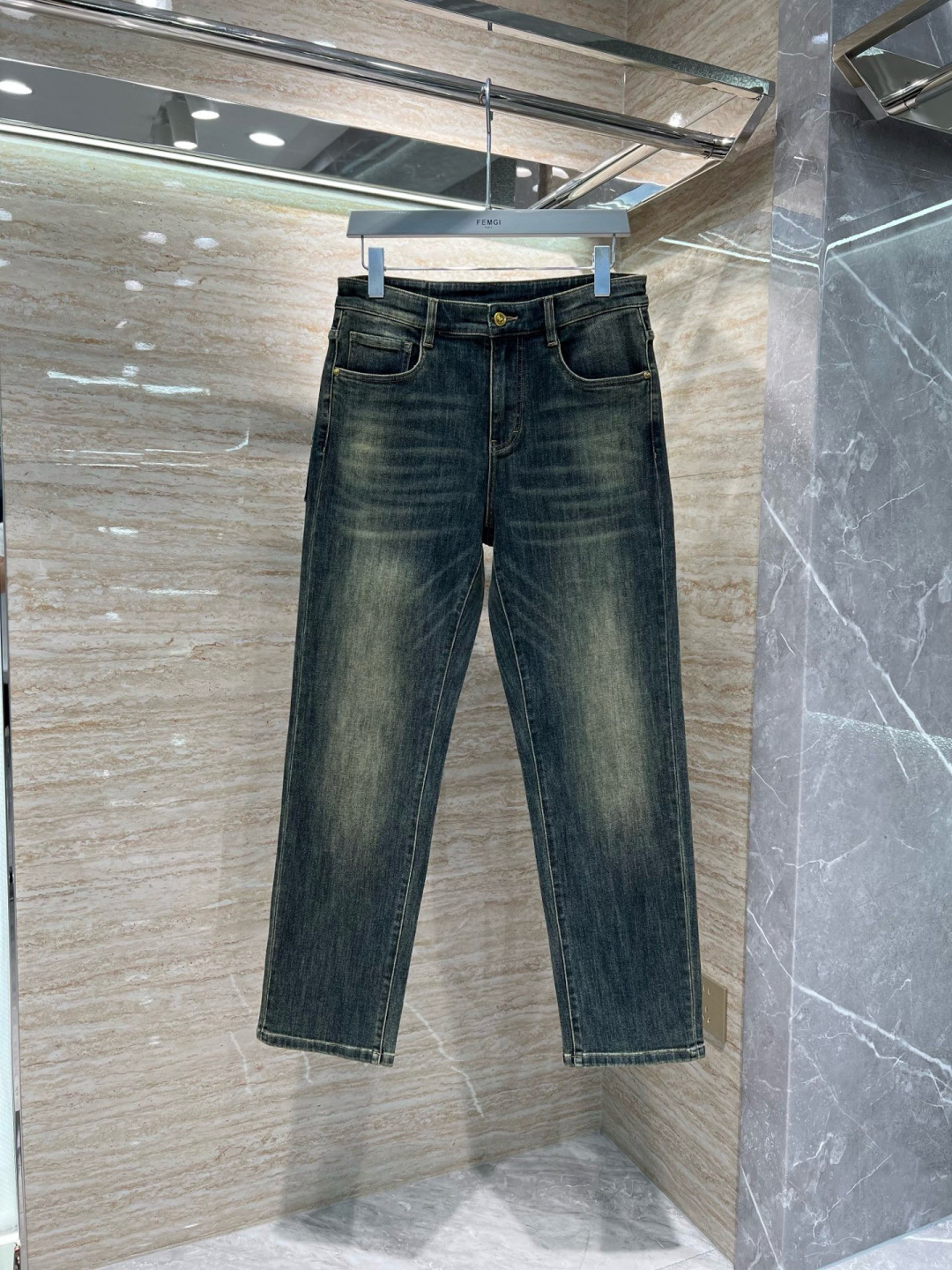 FD牛仔裤𝟐𝟎𝟐𝟓秋冬上新现货供应 高端精梳棉面料 纳米洗水𝟗𝟎𝟏𝟖𝟑# 直筒微阔牛仔 码数: 𝟐𝟗-𝟑