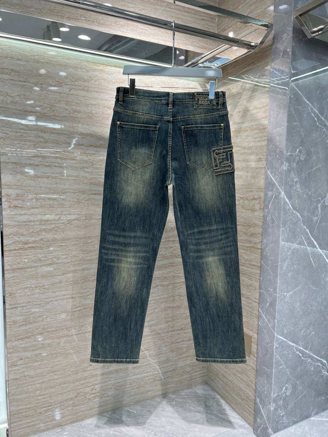 FD牛仔裤𝟐𝟎𝟐𝟓秋冬上新现货供应 高端精梳棉面料 纳米洗水𝟗𝟎𝟏𝟖𝟑# 直筒微阔牛仔 码数: 𝟐𝟗-𝟑