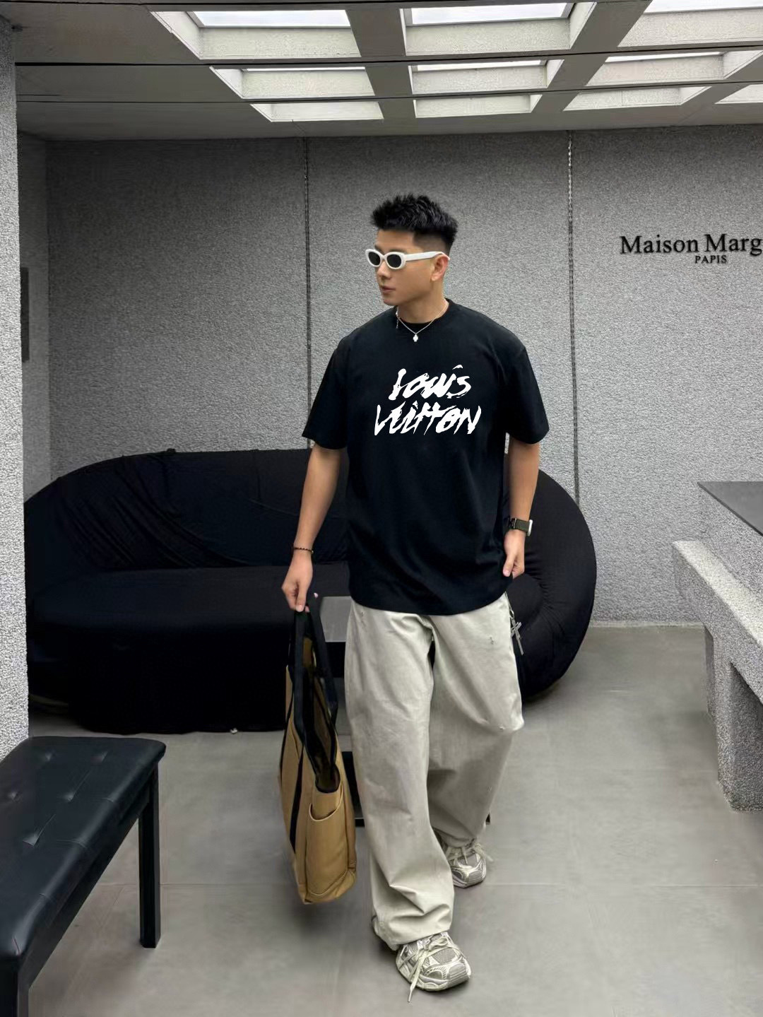 1V*2025秋季新款 个性字母logo印花 定制面料300g 短袖T恤 男女同款尺码：S M L XL