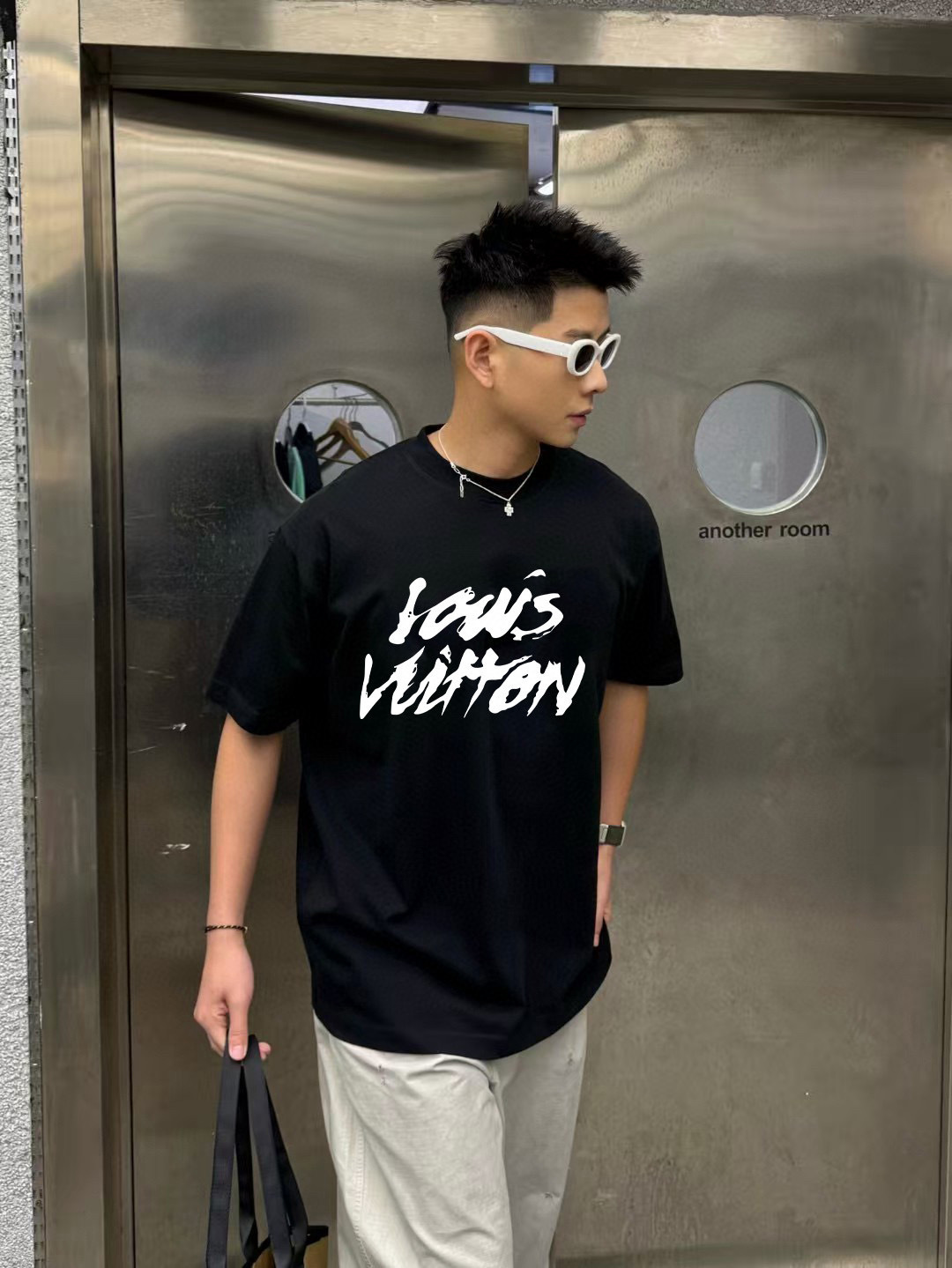 1V*2025秋季新款 个性字母logo印花 定制面料300g 短袖T恤 男女同款尺码：S M L XL