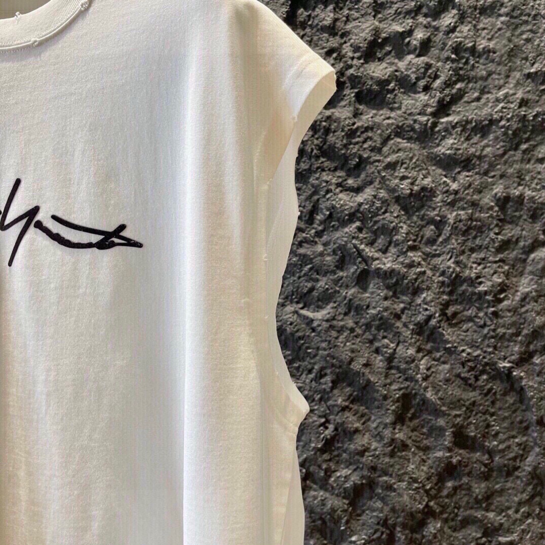 新款🌟Y3，新款背心🎽，面料采用顶级原版精梳棉，印压胶条logo印花图案，顶级的做工，高端品质，男女同款