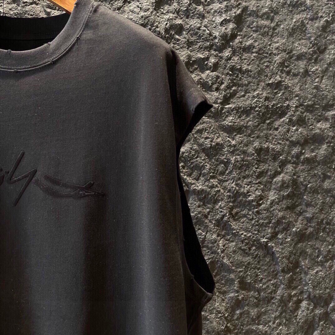 新款🌟Y3，新款背心🎽，面料采用顶级原版精梳棉，印压胶条logo印花图案，顶级的做工，高端品质，男女同款