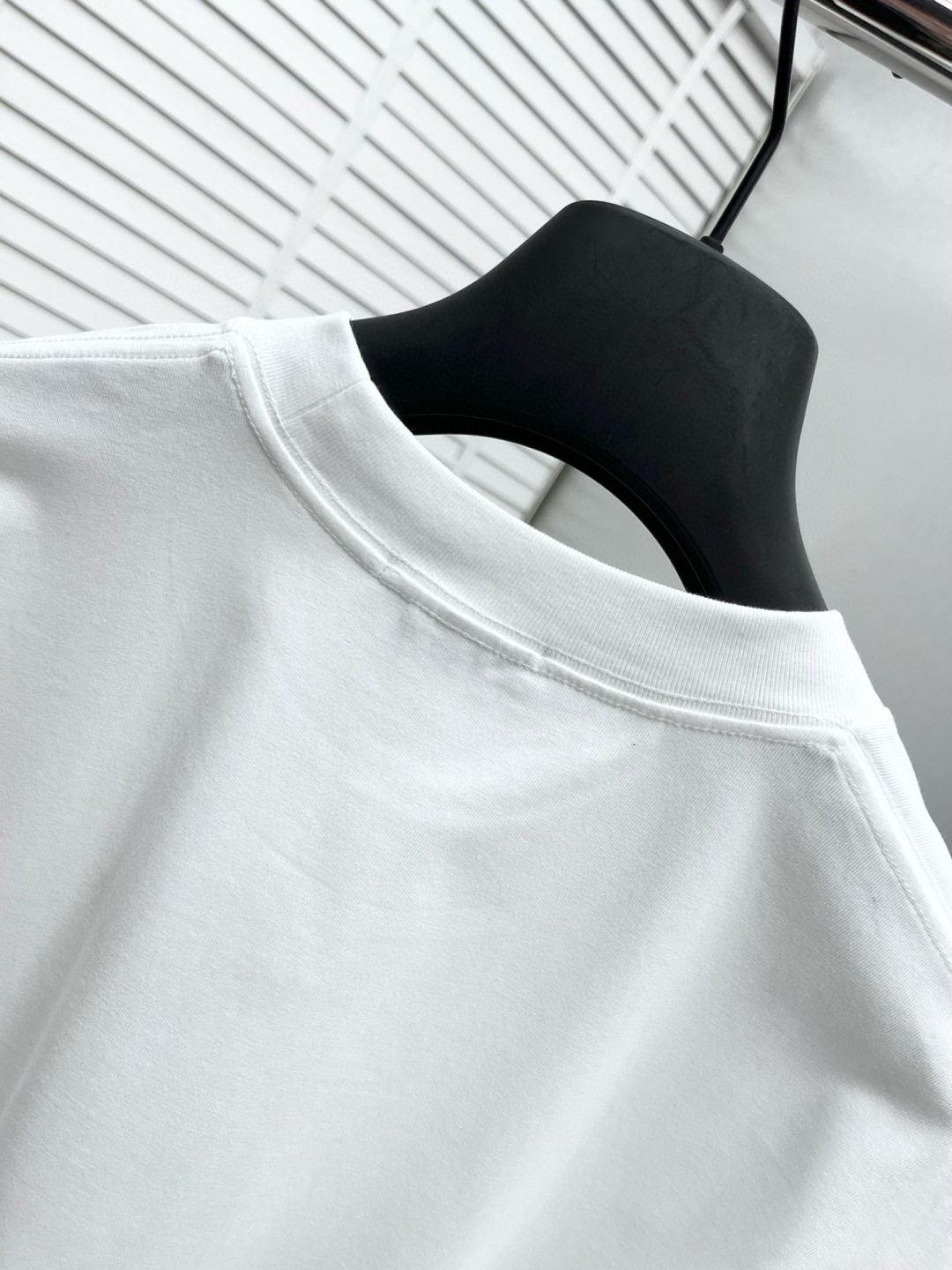 Loew* 25ss新款短袖，定制280克全棉面料，前幅印花logo，非常简约大气的一款 无论是上身舒适