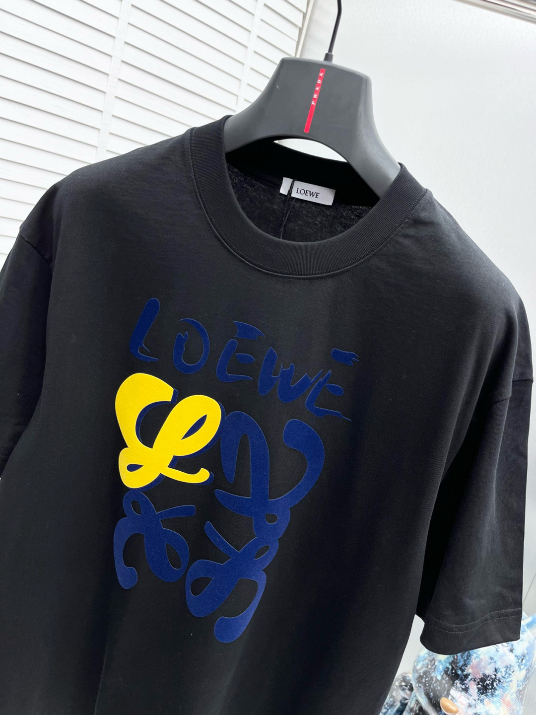 Loew* 25ss新款短袖，定制280克全棉面料，前幅印花logo，非常简约大气的一款 无论是上身舒适