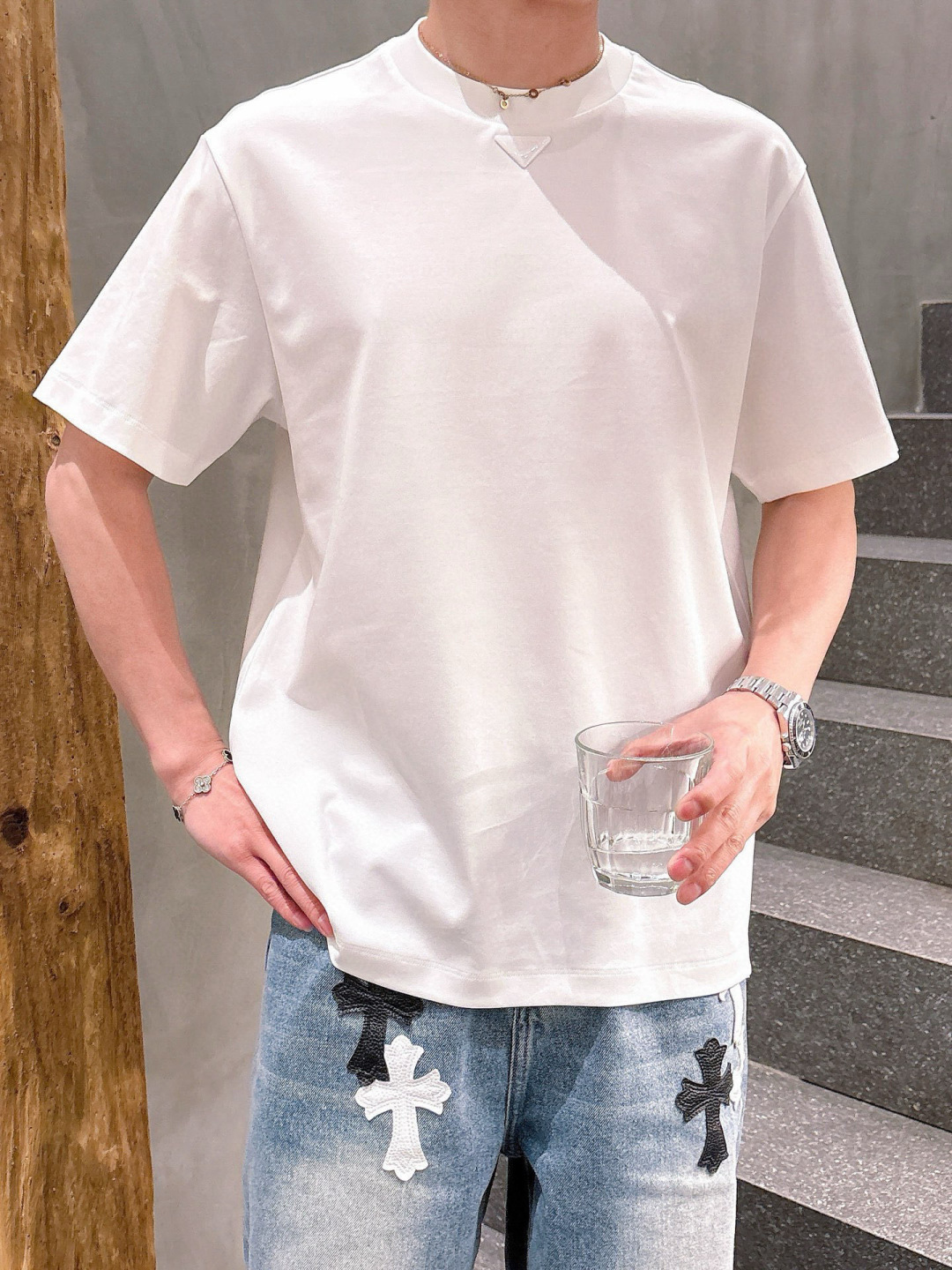 普拉达短袖系列季度：2025春夏颜色：黑色 白色 石墨灰尺码: m-5xL版型：微阔版型克重：220克重