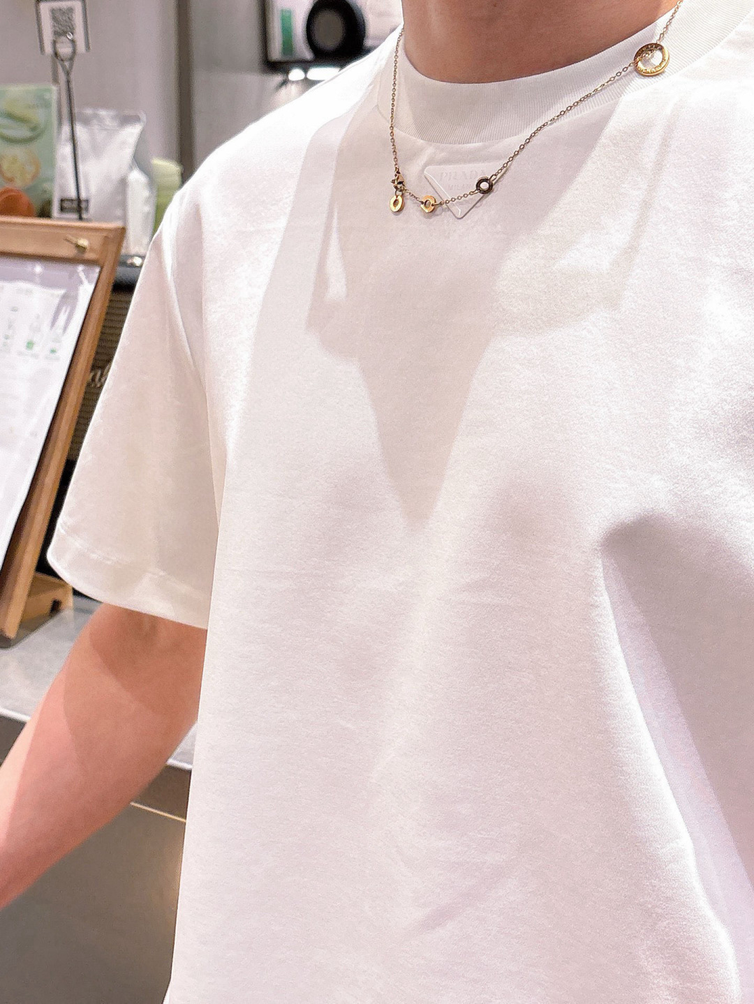 普拉达短袖系列季度：2025春夏颜色：黑色 白色 石墨灰尺码: m-5xL版型：微阔版型克重：220克重