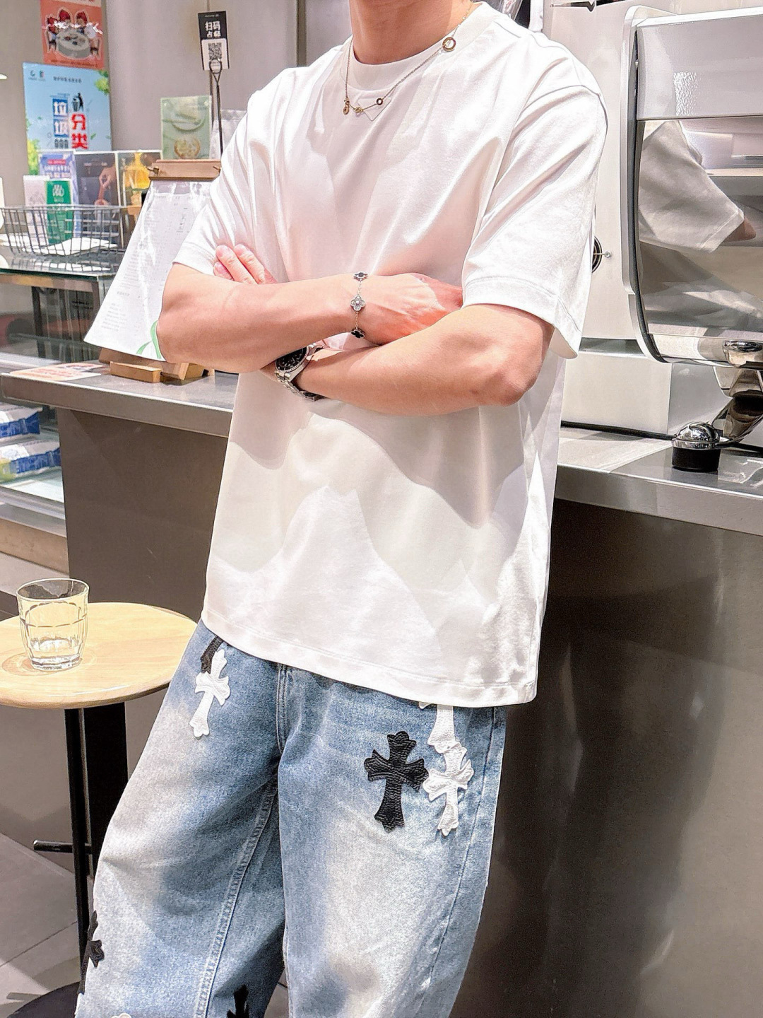 普拉达短袖系列季度：2025春夏颜色：黑色 白色 石墨灰尺码: m-5xL版型：微阔版型克重：220克重