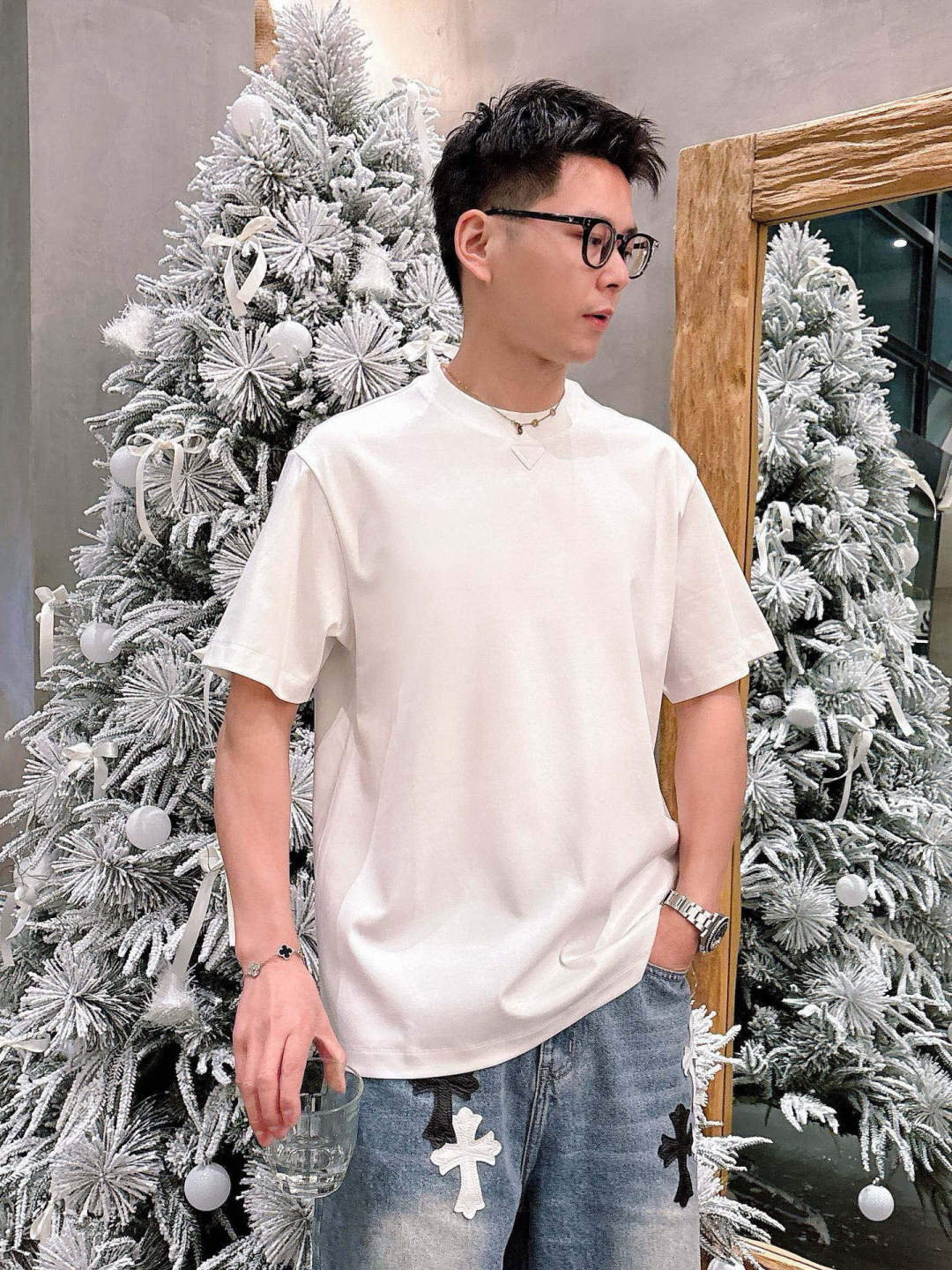 普拉达短袖系列季度：2025春夏颜色：黑色 白色 石墨灰尺码: m-5xL版型：微阔版型克重：220克重