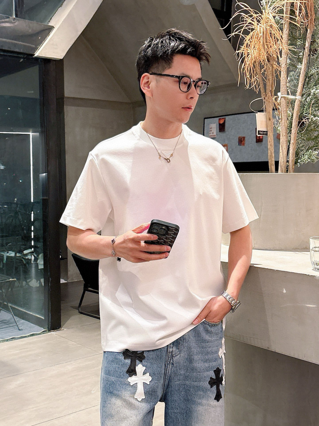 普拉达短袖系列季度：2025春夏颜色：黑色 白色 石墨灰尺码: m-5xL版型：微阔版型克重：220克重