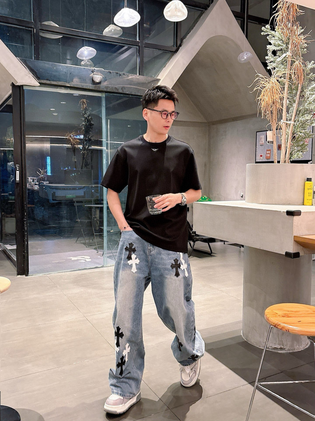 普拉达短袖系列季度：2025春夏颜色：黑色 白色 石墨灰尺码: m-5xL版型：微阔版型克重：220克重