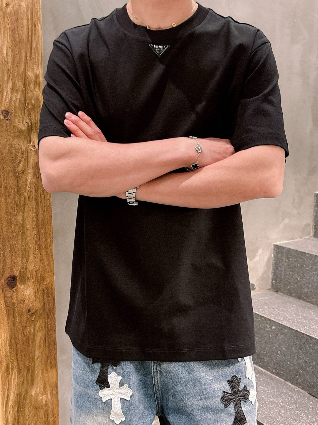 普拉达短袖系列季度：2025春夏颜色：黑色 白色 石墨灰尺码: m-5xL版型：微阔版型克重：220克重