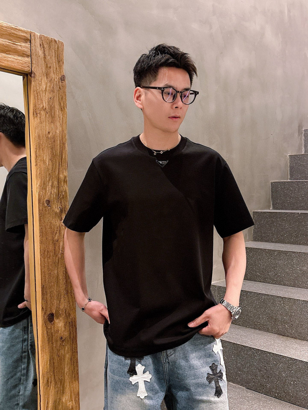 普拉达短袖系列季度：2025春夏颜色：黑色 白色 石墨灰尺码: m-5xL版型：微阔版型克重：220克重