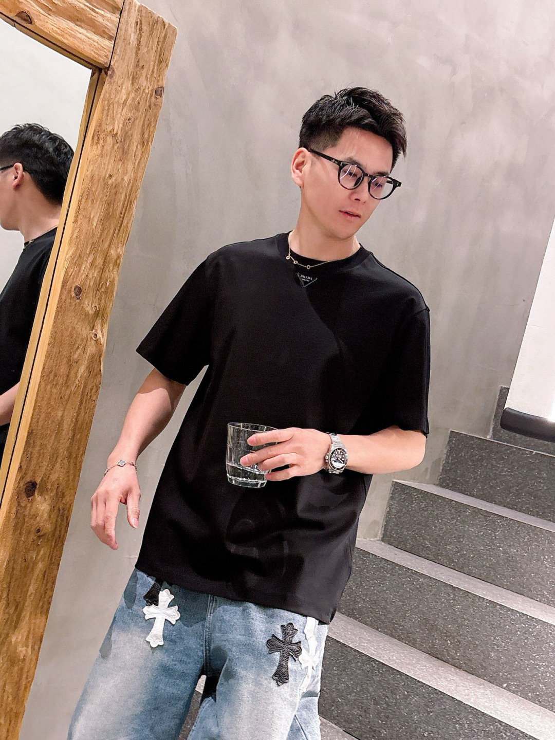 普拉达短袖系列季度：2025春夏颜色：黑色 白色 石墨灰尺码: m-5xL版型：微阔版型克重：220克重