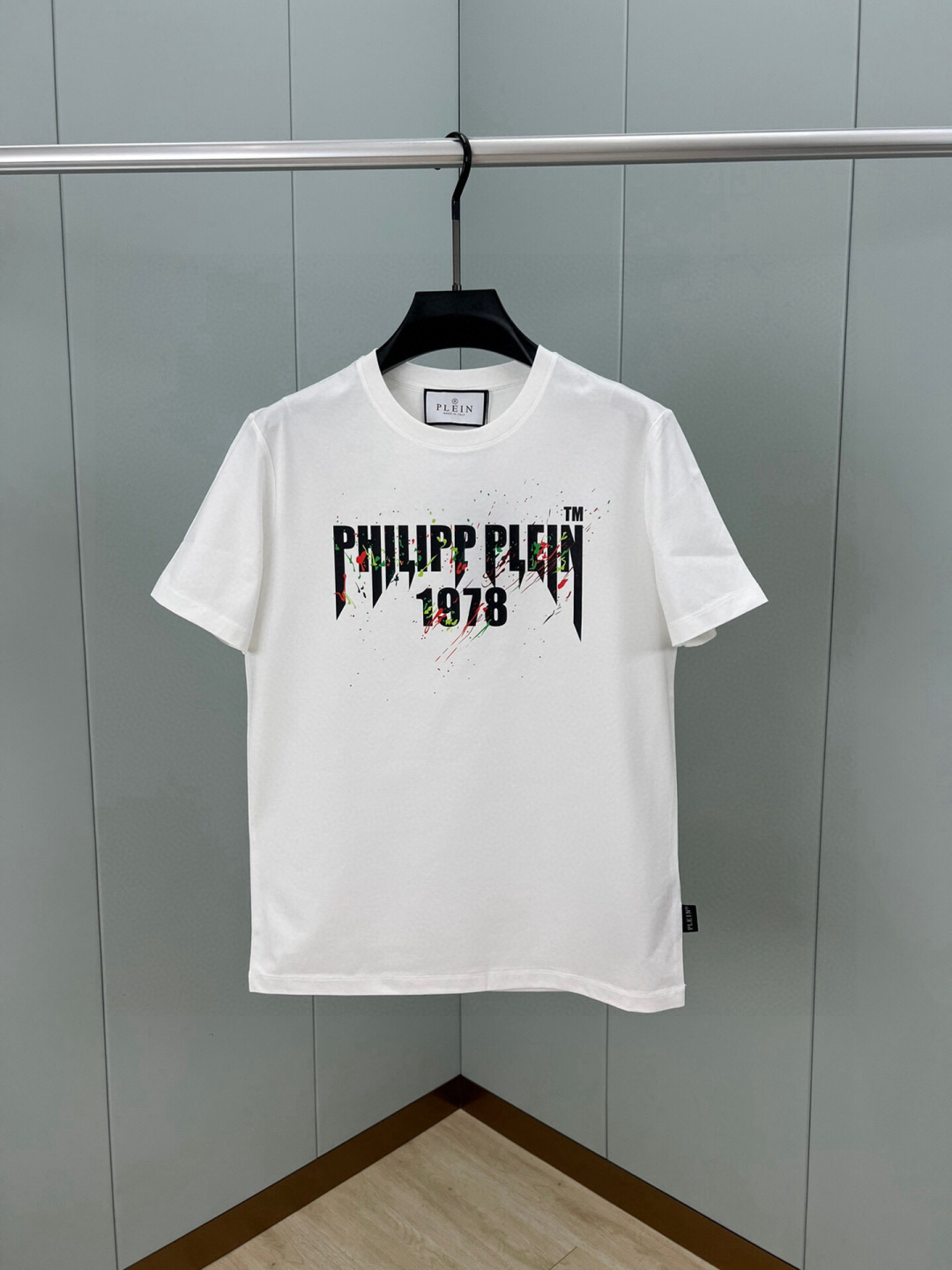 PHILIPP PLEIN 25春夏新品数码印花徽标短袖圆领T恤，采用定制80支双股丝光棉面料；黑色 白