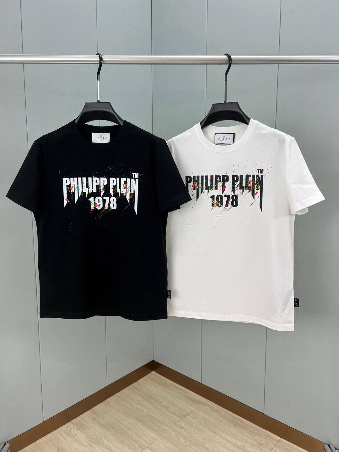 PHILIPP PLEIN 25春夏新品数码印花徽标短袖圆领T恤，采用定制80支双股丝光棉面料；黑色 白