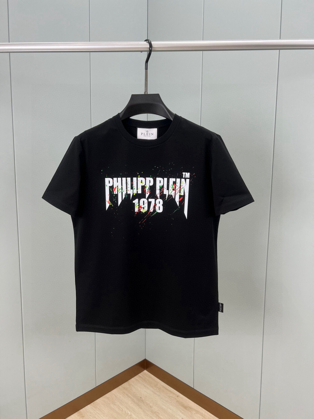 PHILIPP PLEIN 25春夏新品数码印花徽标短袖圆领T恤，采用定制80支双股丝光棉面料；黑色 白