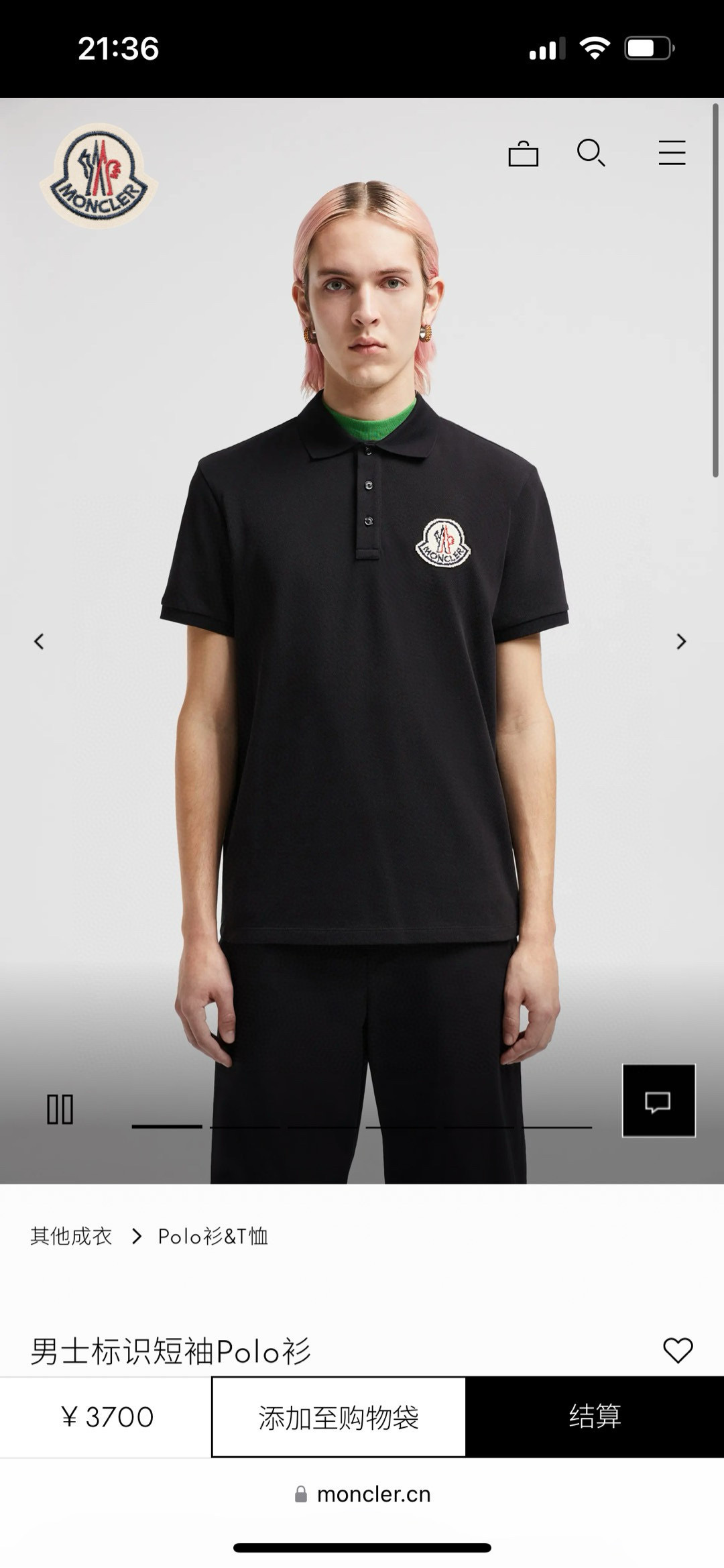 Moncler 25春夏新品大标马赛克刺绣标识标识Polo衫，领口饰有三扣门襟，定制60支双丝光珠地棉面