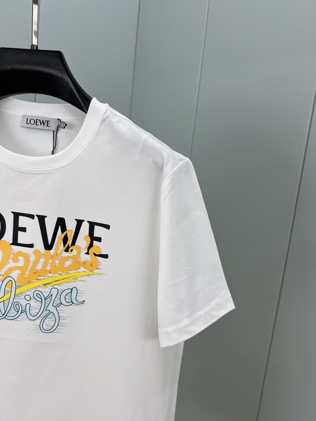 Loewe.罗意威 25夏季新品数码印花标识短袖T恤，正面饰有 LOEWE Paula’s Ibiza数