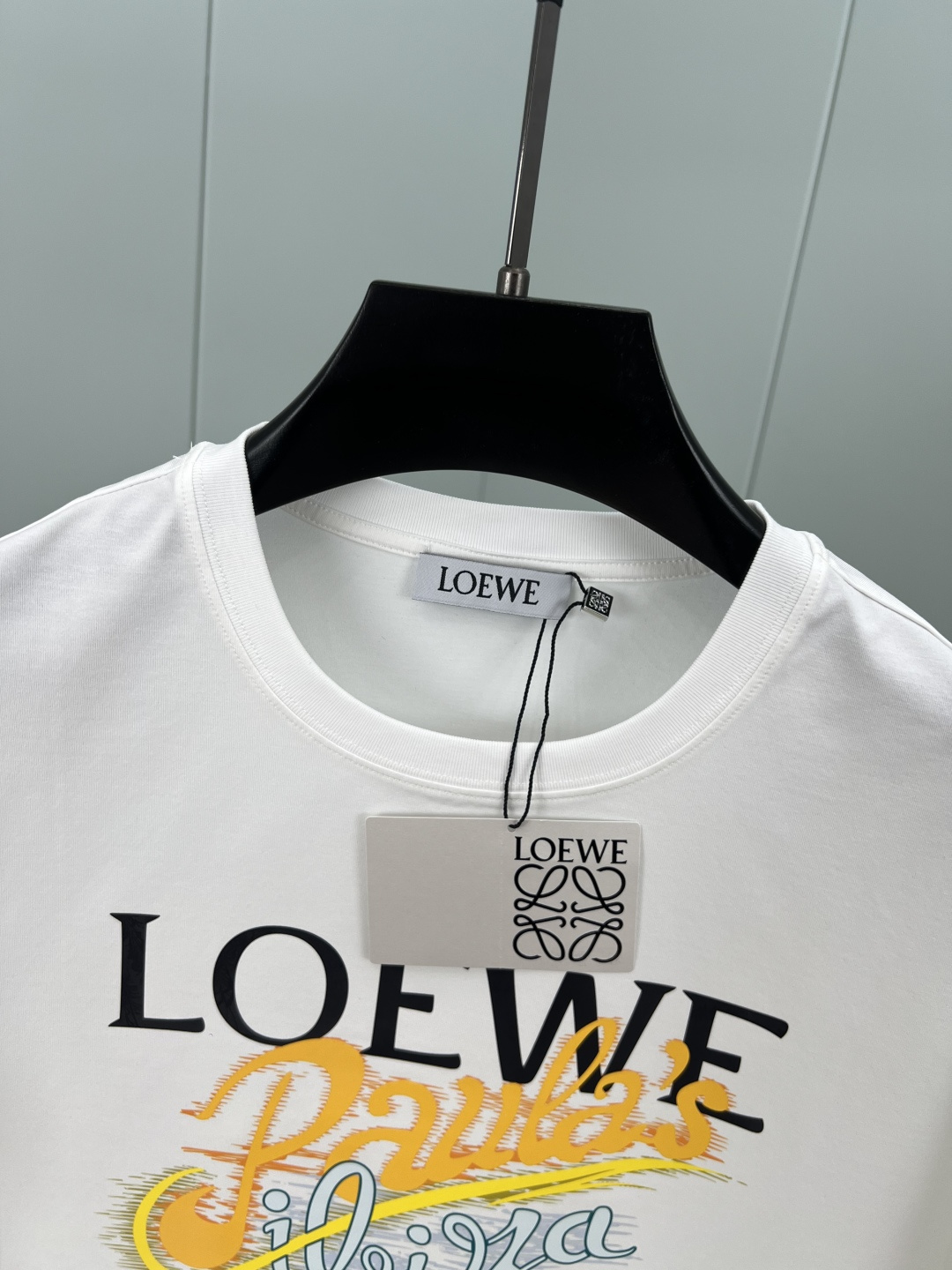Loewe.罗意威 25夏季新品数码印花标识短袖T恤，正面饰有 LOEWE Paula’s Ibiza数