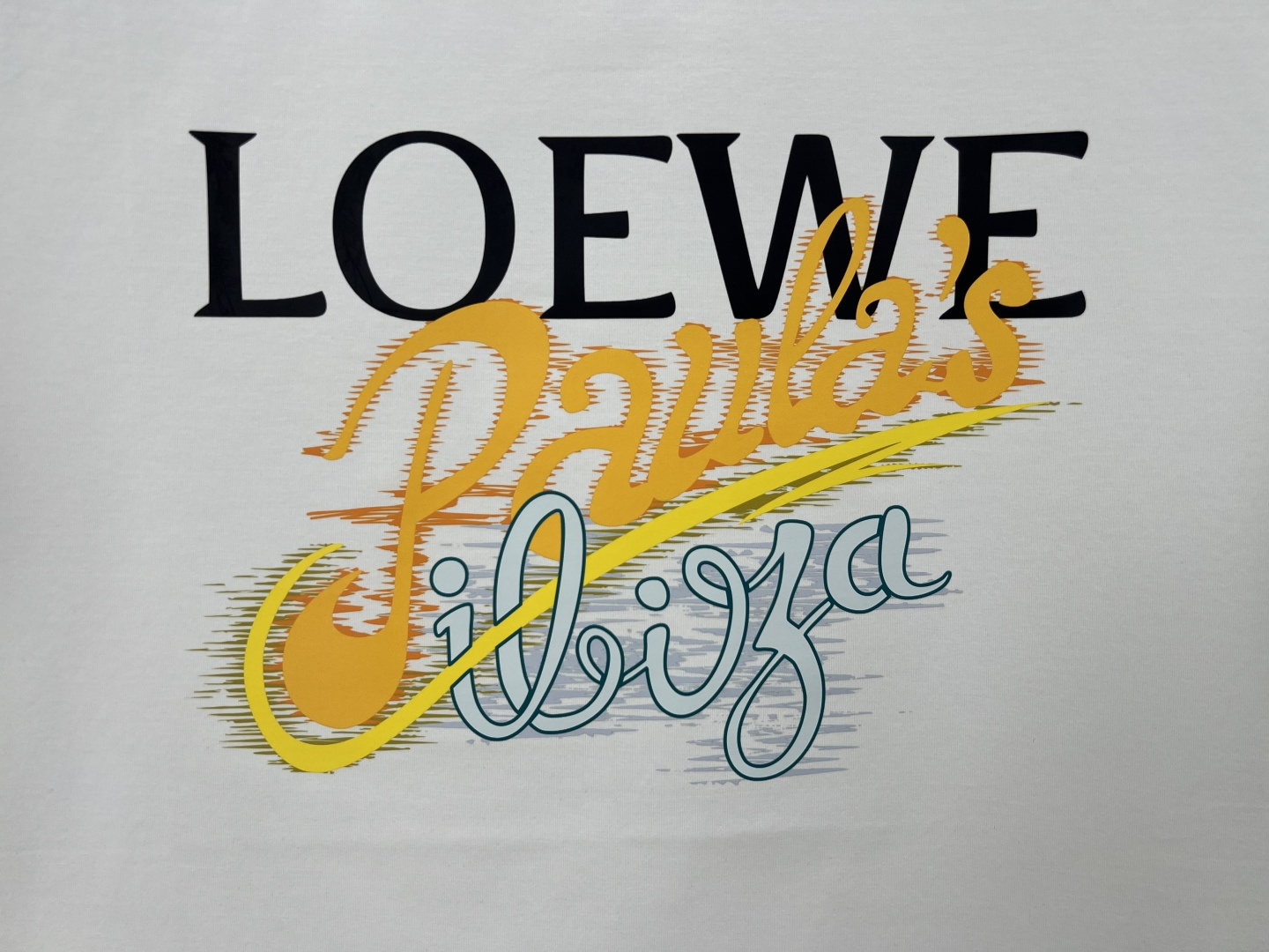Loewe.罗意威 25夏季新品数码印花标识短袖T恤，正面饰有 LOEWE Paula’s Ibiza数