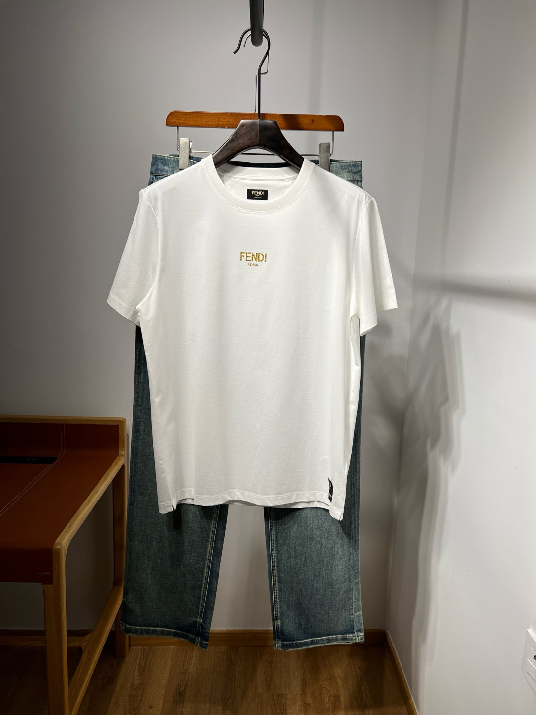 【新品】FD时装款双丝光棉圆领烫金小徽标FF 短袖T恤，香港洋行渠道货，经典明星级单品，25年春夏新品，