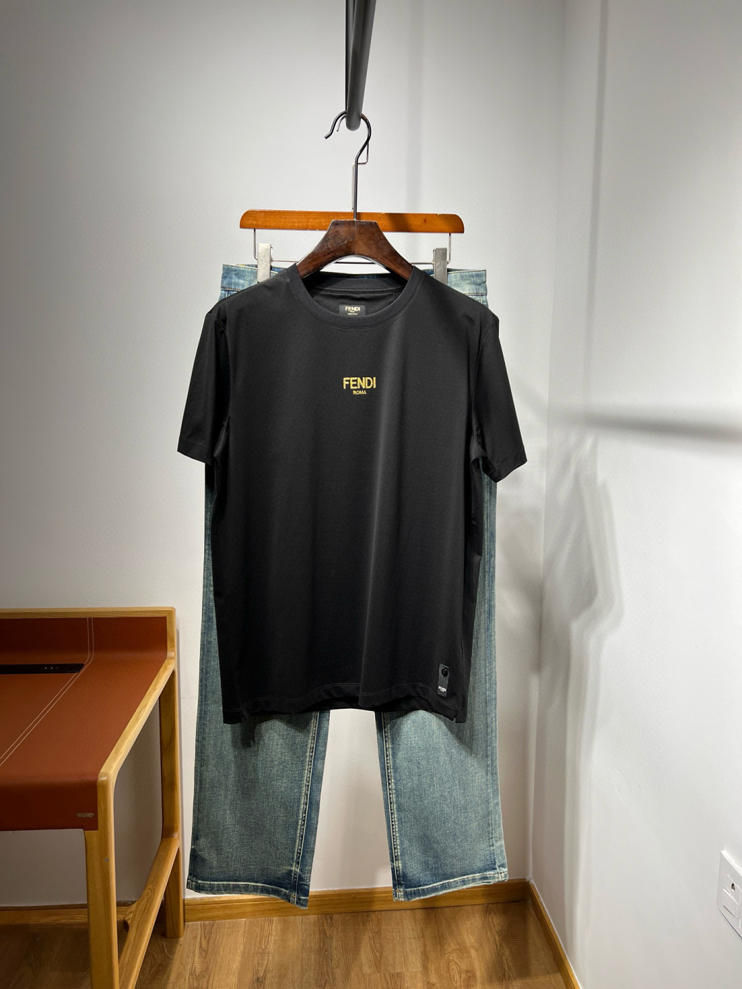 【新品】FD时装款双丝光棉圆领烫金小徽标FF 短袖T恤，香港洋行渠道货，经典明星级单品，25年春夏新品，