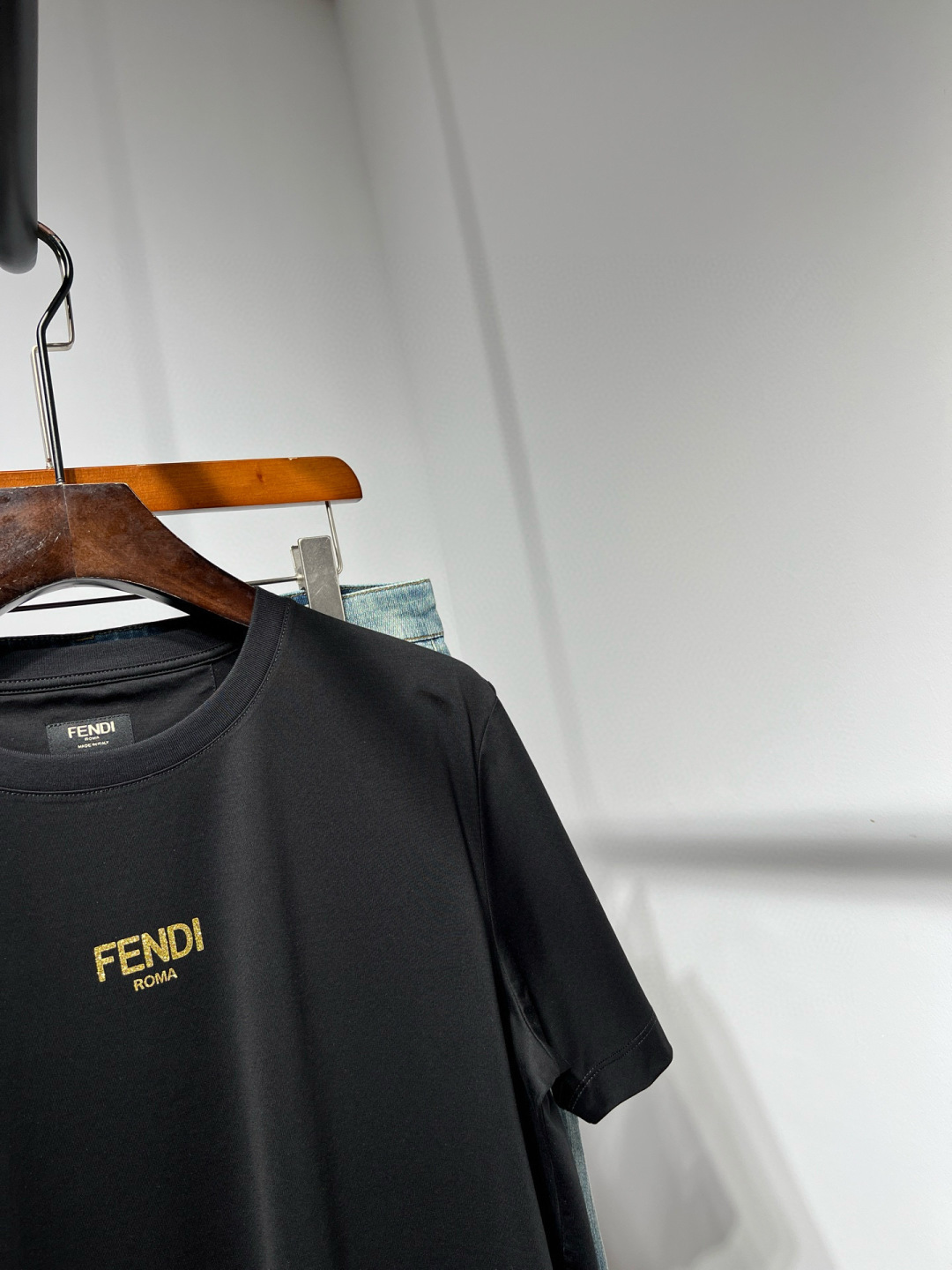 【新品】FD时装款双丝光棉圆领烫金小徽标FF 短袖T恤，香港洋行渠道货，经典明星级单品，25年春夏新品，