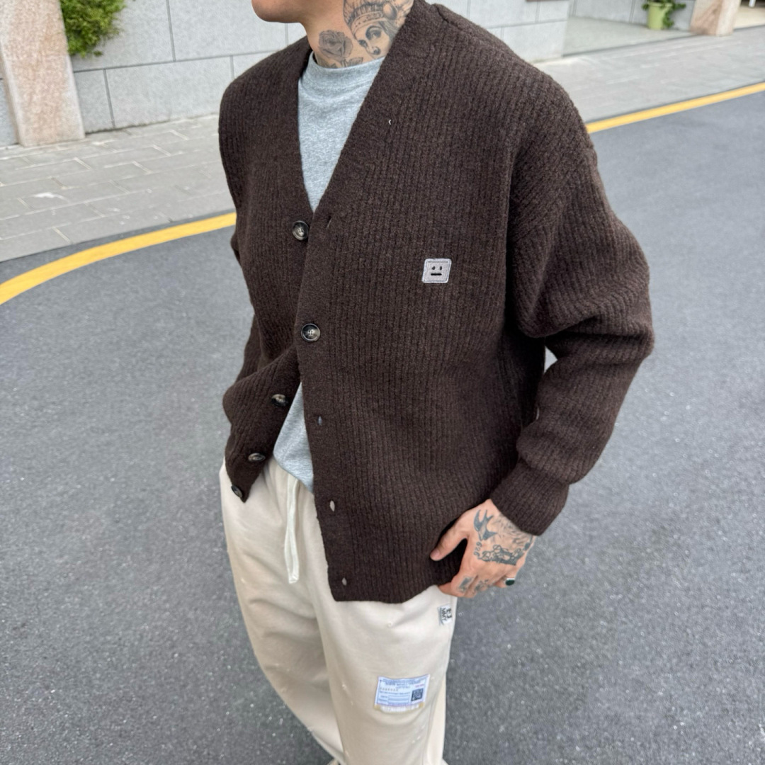 Acne Studios🌟秋冬新款开衫毛衣长袖🆕采用优质面料，超级柔软亲肤！内里走线工整细致，高端百搭款