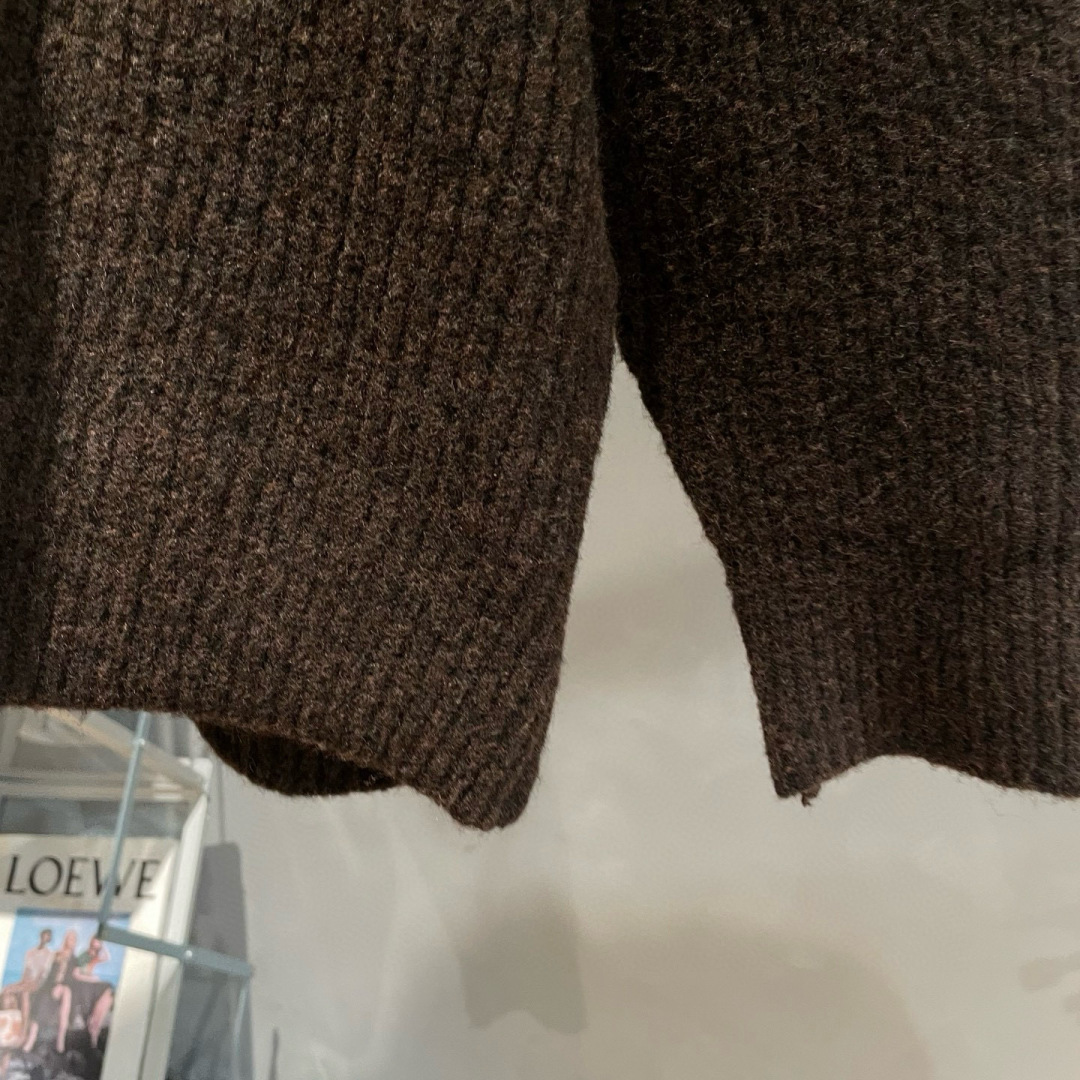 Acne Studios🌟秋冬新款开衫毛衣长袖🆕采用优质面料，超级柔软亲肤！内里走线工整细致，高端百搭款