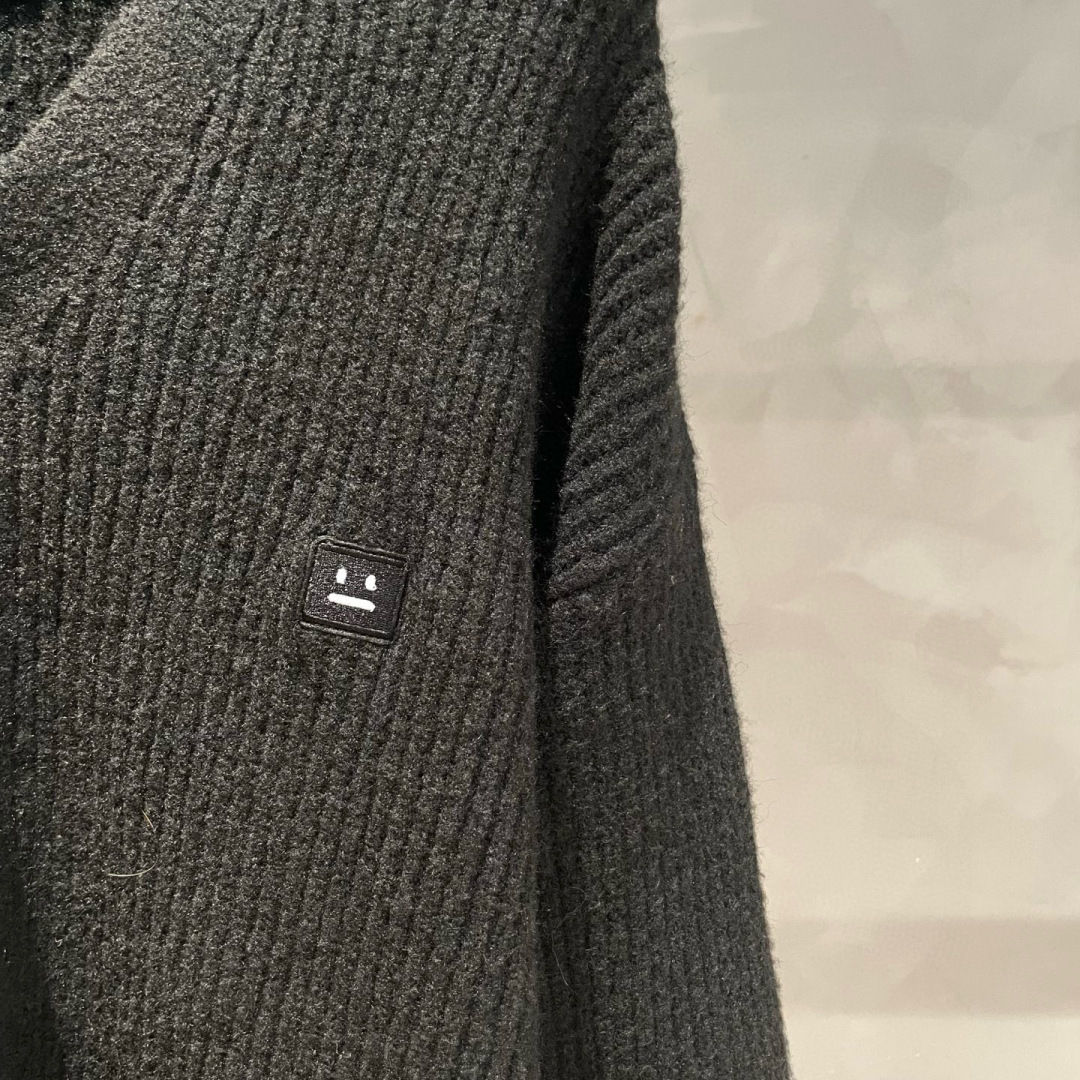 Acne Studios🌟秋冬新款开衫毛衣长袖🆕采用优质面料，超级柔软亲肤！内里走线工整细致，高端百搭款